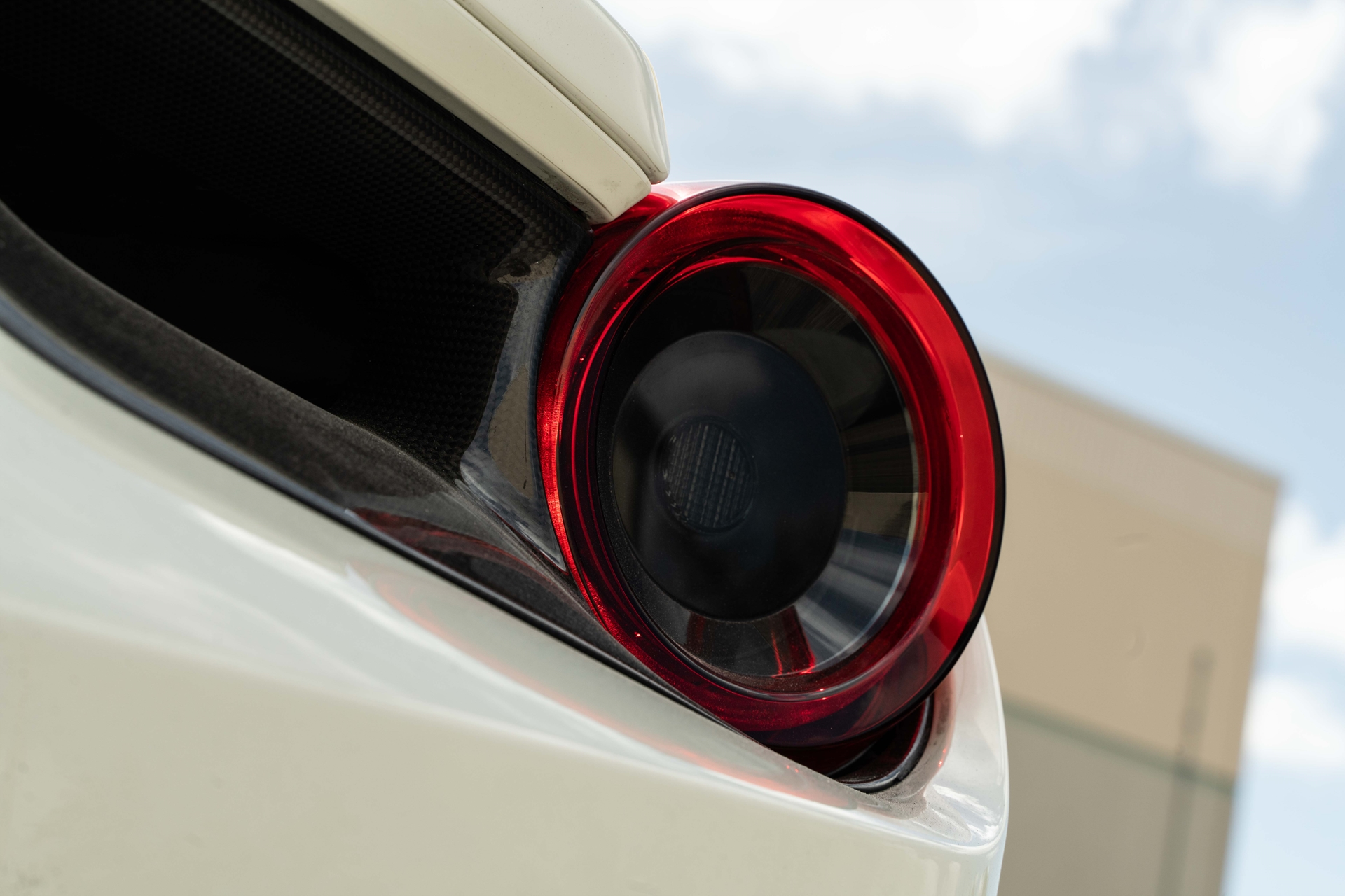 Ferrari 488 | Bianco Fuji | on HRE 520 FMR | Brushed Clear