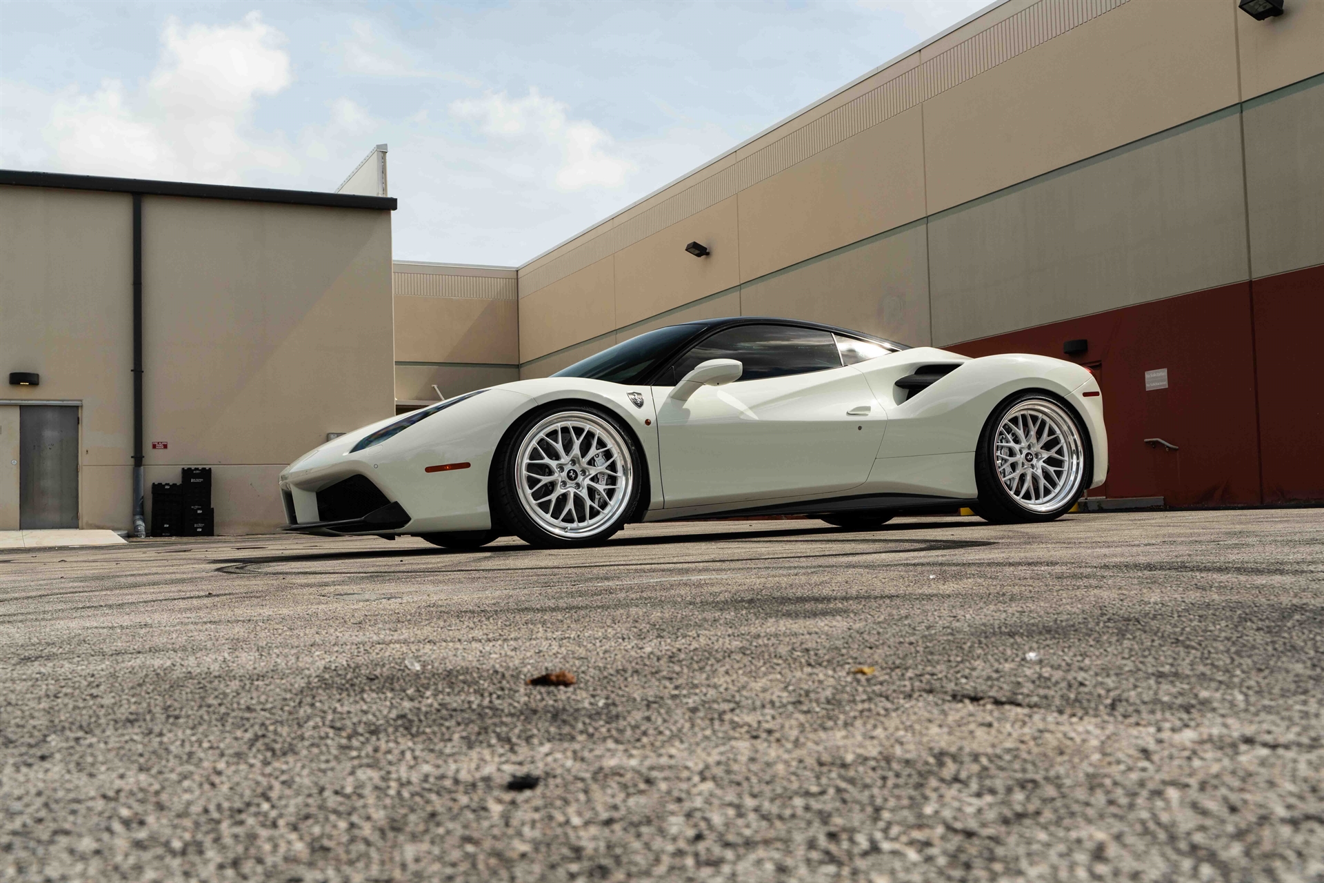 Ferrari 488 | Bianco Fuji | on HRE 520 FMR | Brushed Clear