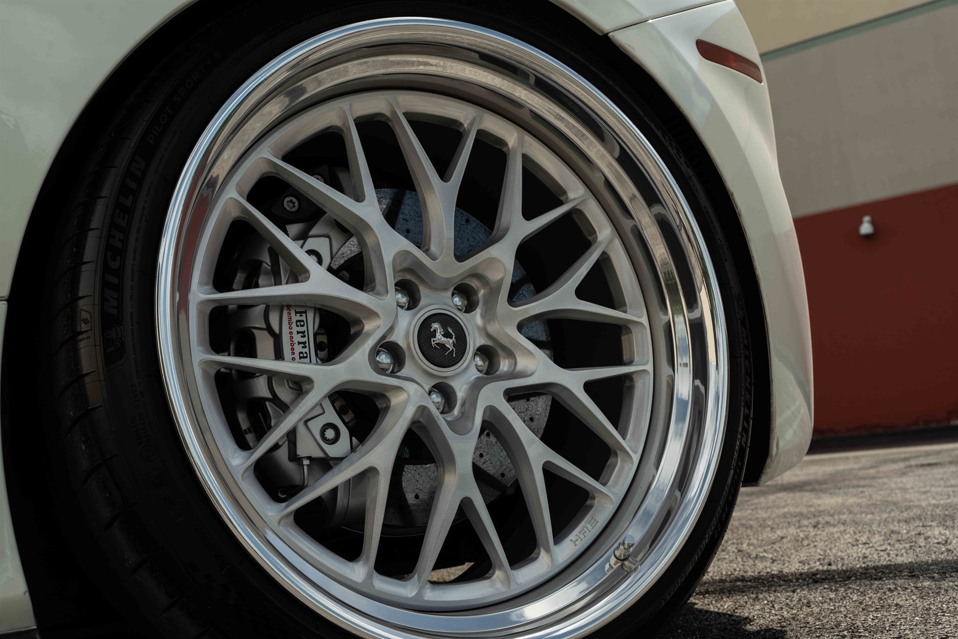 Ferrari 488 | Bianco Fuji | on HRE 520 FMR | Brushed Clear