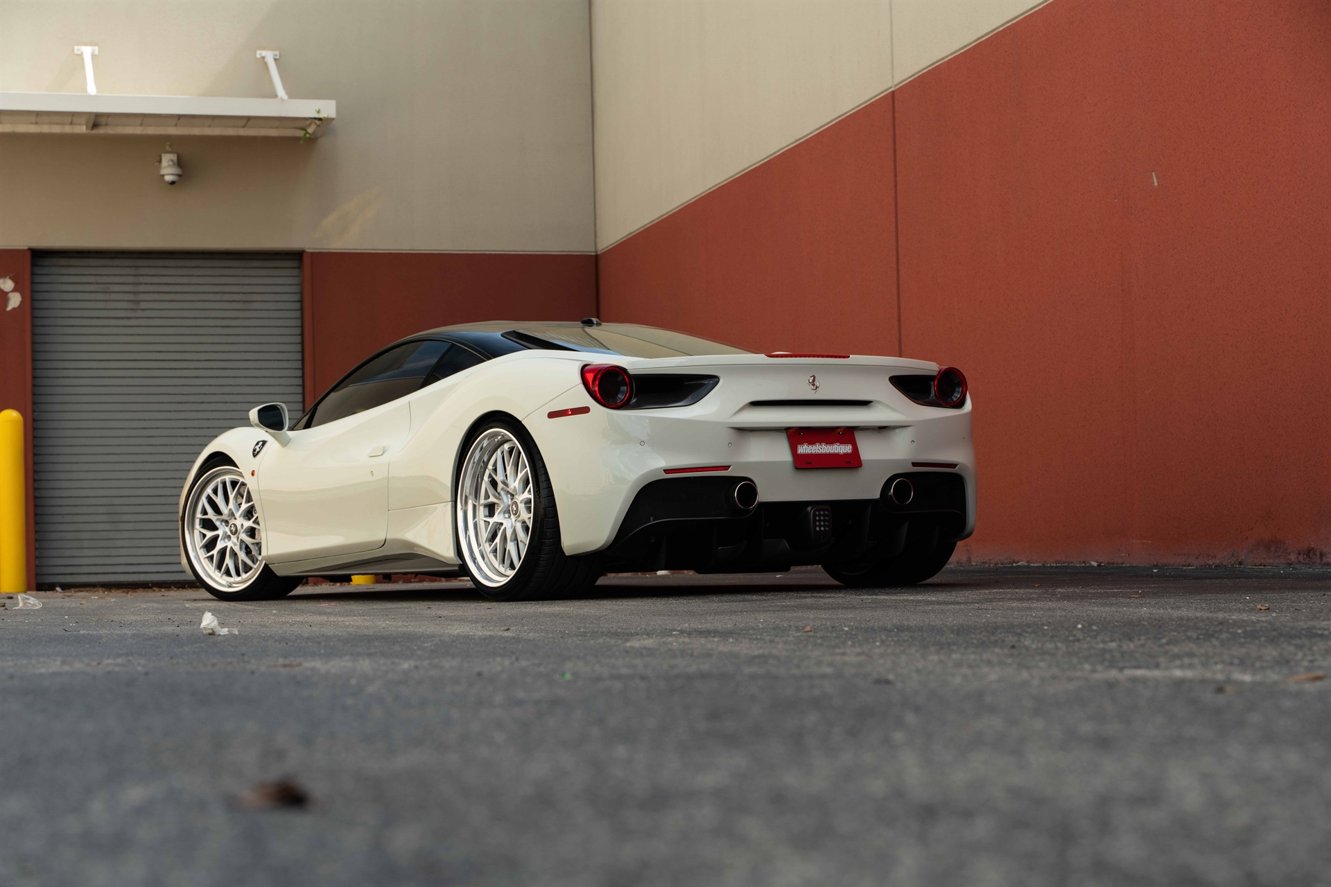 Ferrari 488 | Bianco Fuji | on HRE 520 FMR | Brushed Clear