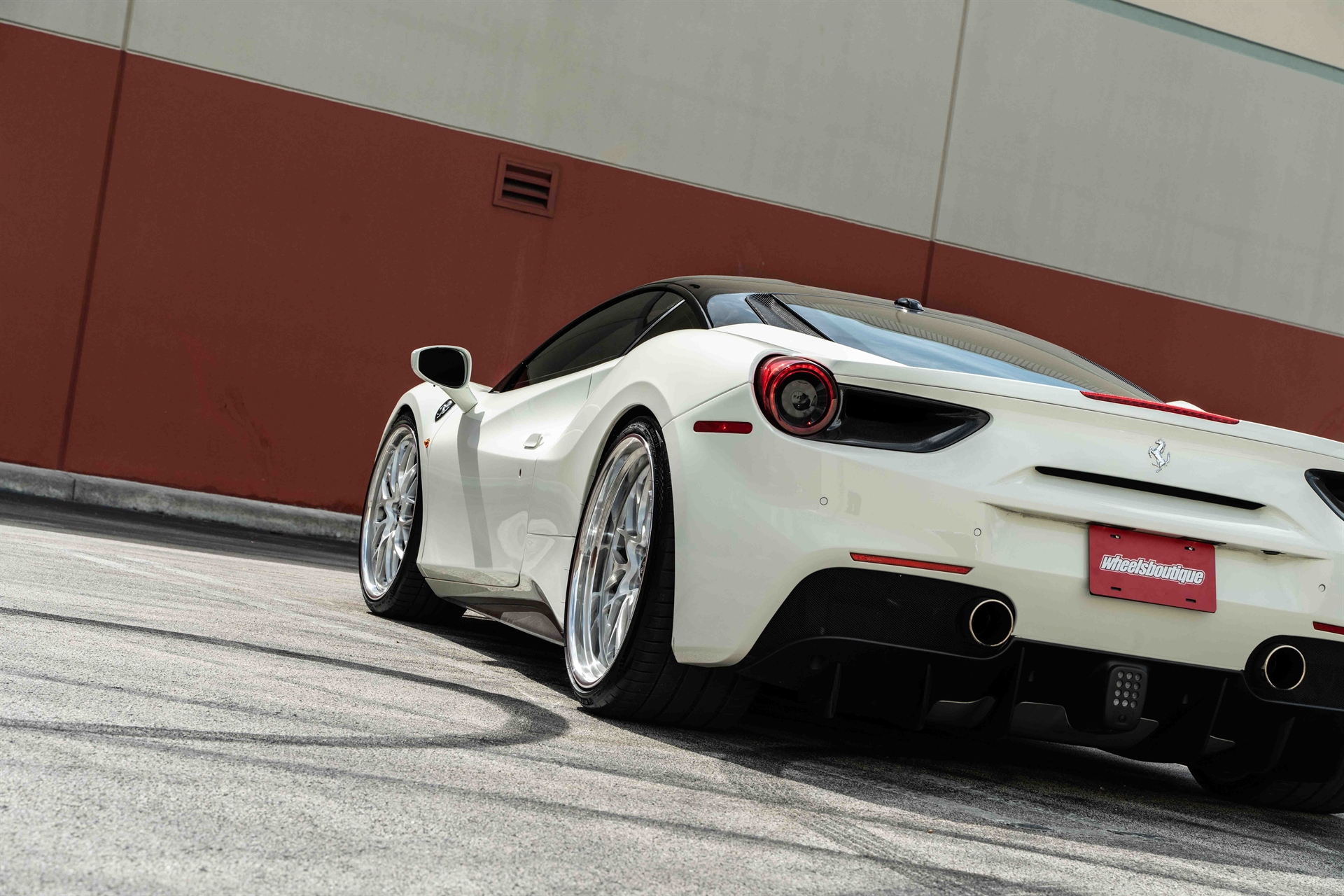 Ferrari 488 | Bianco Fuji | on HRE 520 FMR | Brushed Clear