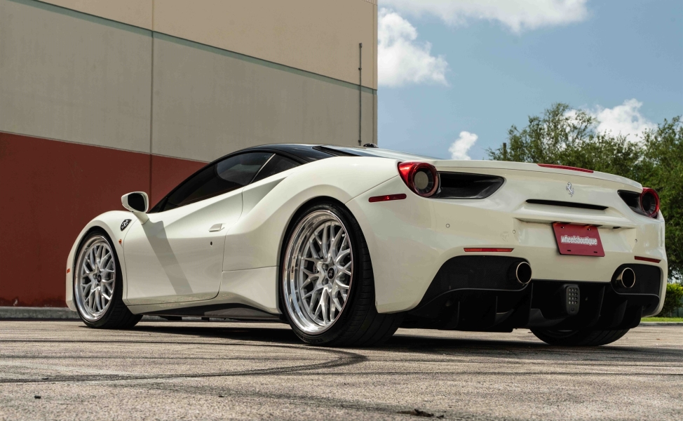 Ferrari 488 | Bianco Fuji | on HRE 520 FMR | Brushed Clear