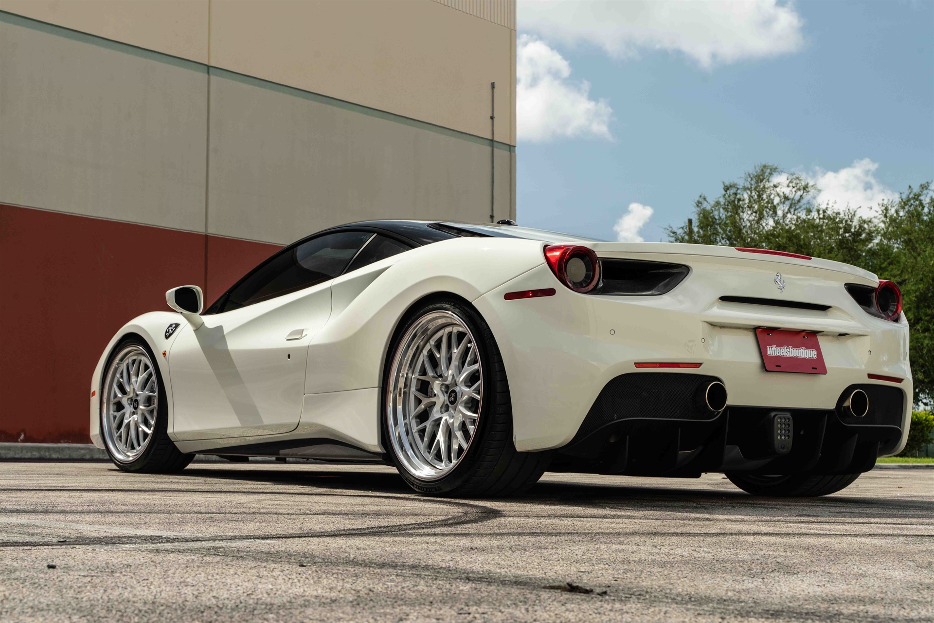 Ferrari 488 | Bianco Fuji | on HRE 520 FMR | Brushed Clear