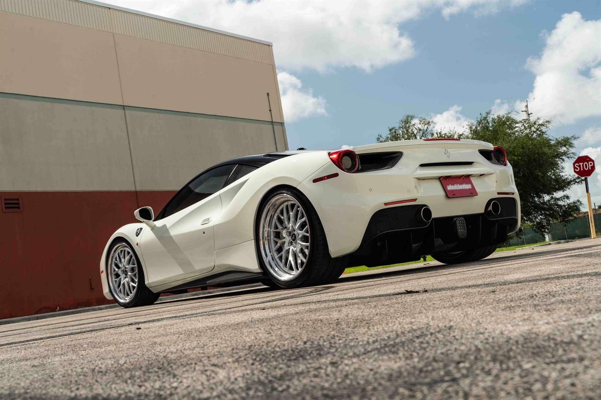 Ferrari 488 | Bianco Fuji | on HRE 520 FMR | Brushed Clear