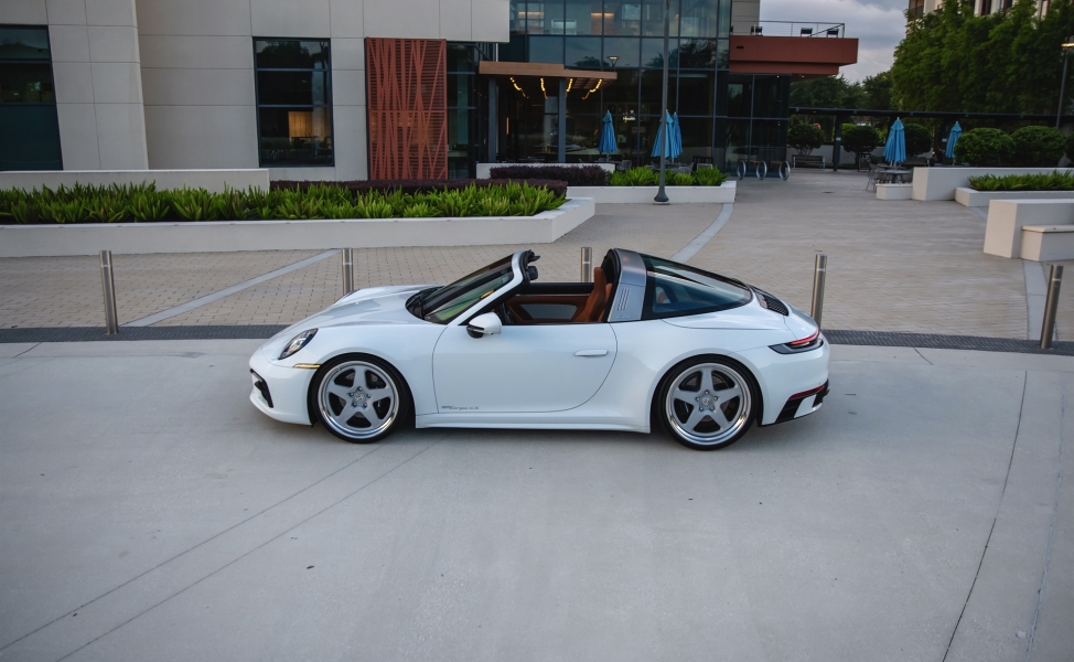 Porsche 992 Targa on  HRE 527 FMR