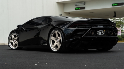 Lamborghini Huracan | Nero Noctis | on HRE 527 FMR | Satin White Gold