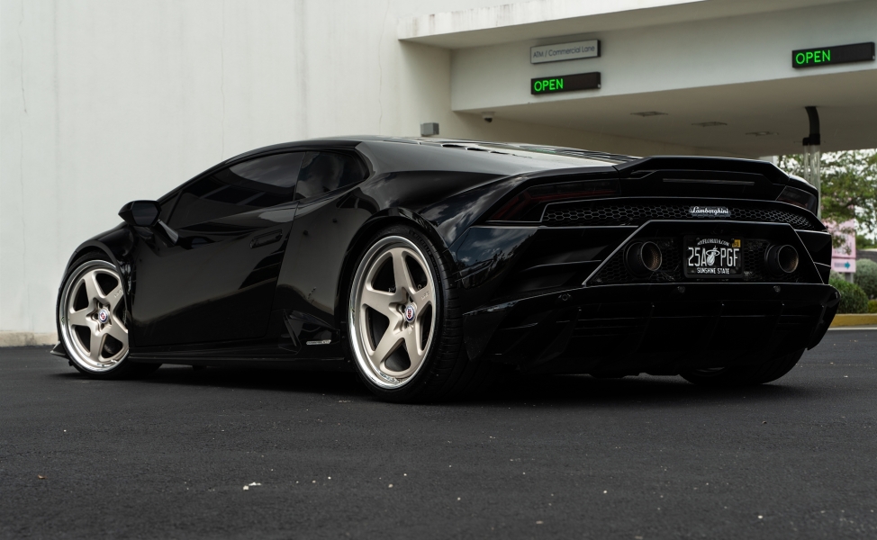 Lamborghini Huracan | Nero Noctis | on HRE 527 FMR | Satin White Gold