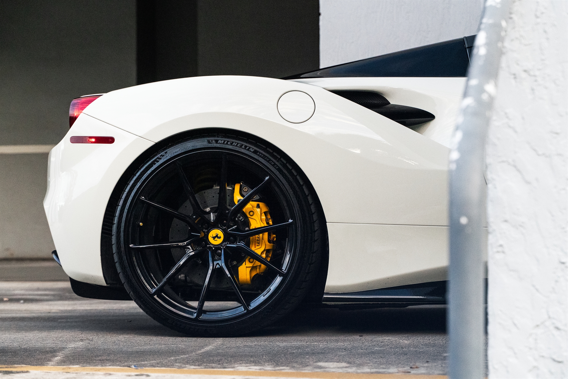 Ferrari 488 Spider | Bianco Avus | on ANRKY AN12 | Gloss Black
