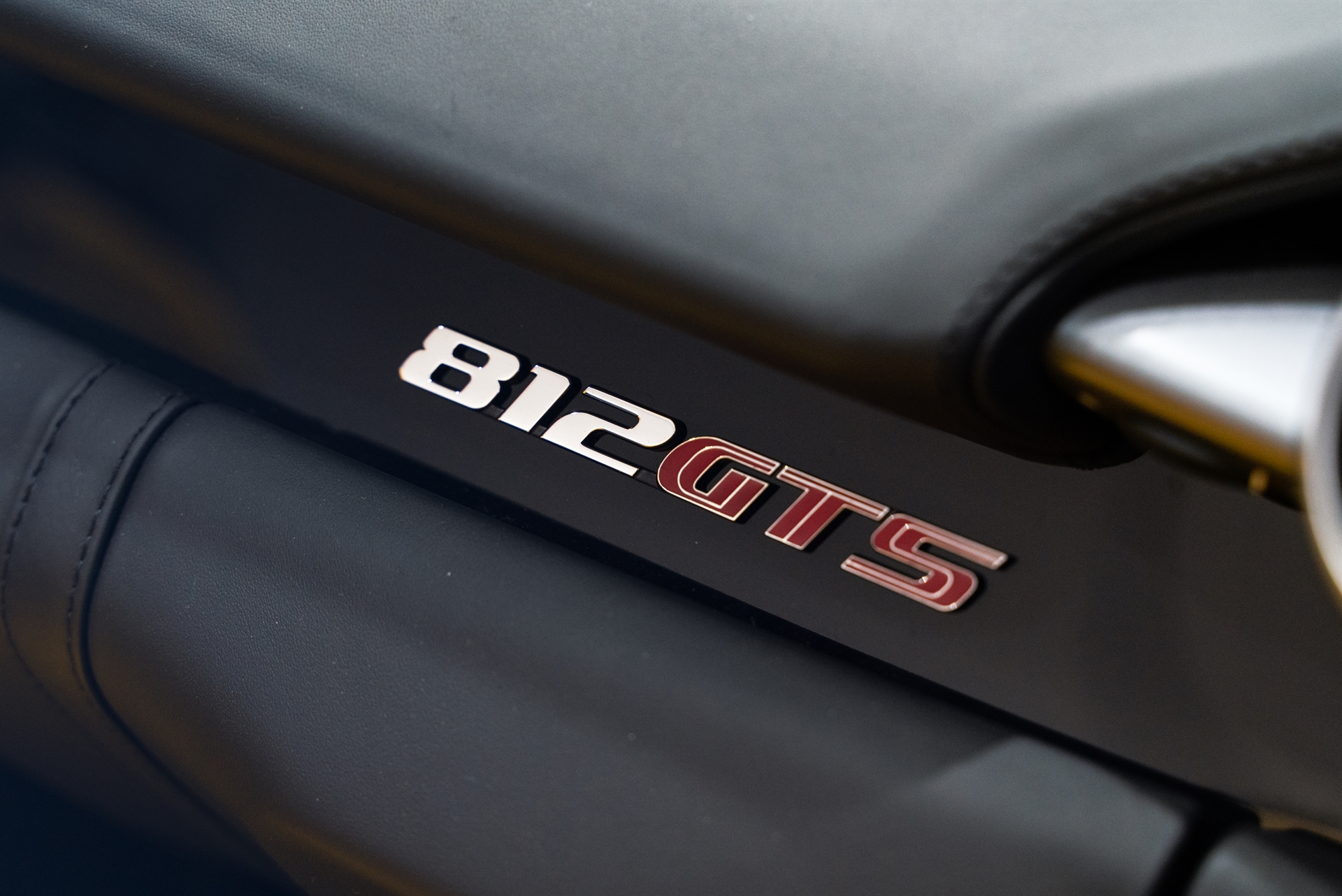 1016 Industries 812 GTS | Nero | on 1886 Wheels G010 | Mirror Polished Smoke