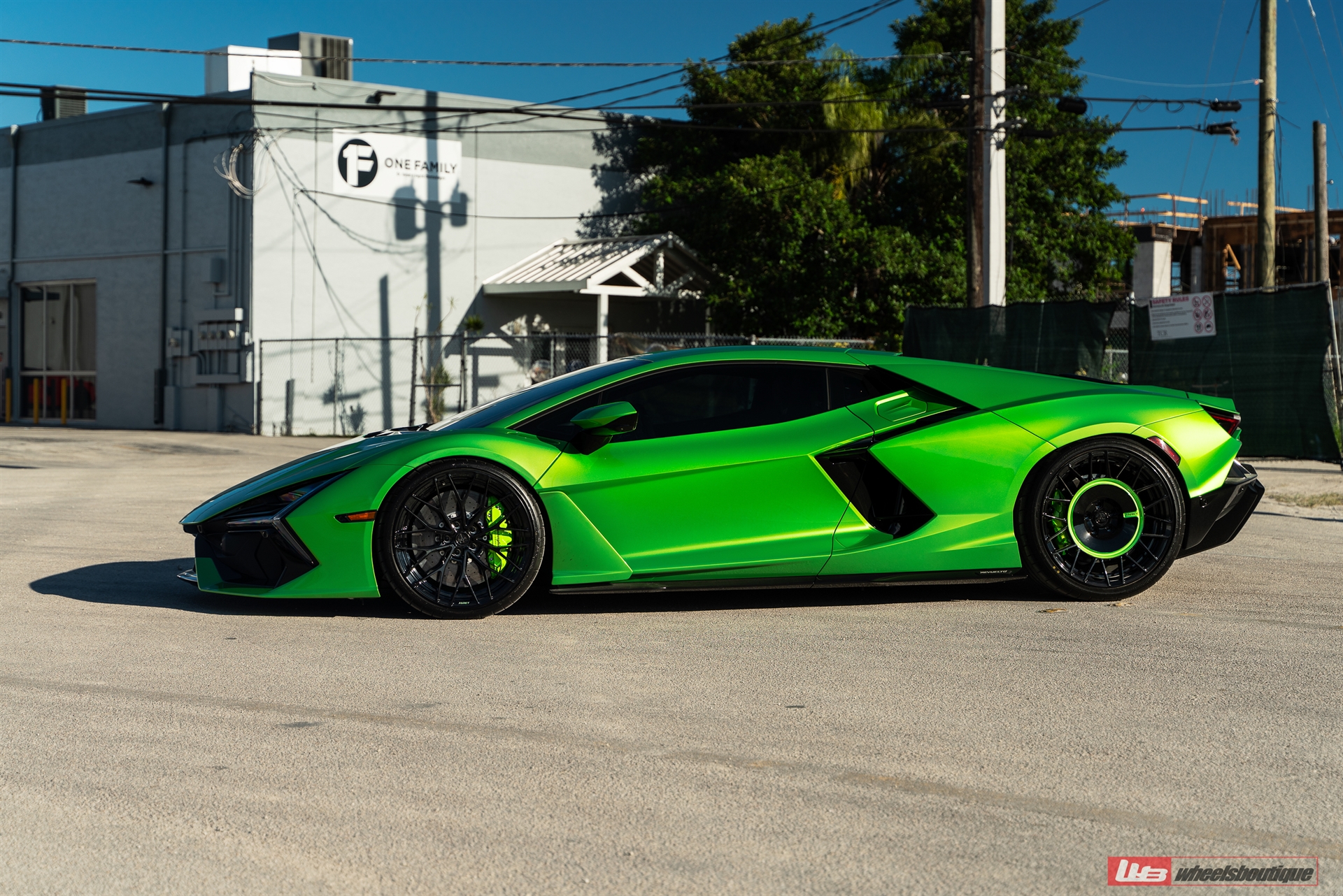 Lamborghini Revuelto | Selvan Green | on ANRKY  AN20 + AN20 AeroSPORT | Gloss Black