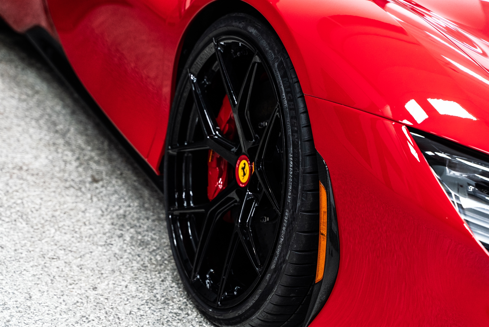 Ferrari SF90 Spider | Rosso Corsa | on Ryft R-5Y | Gloss Black