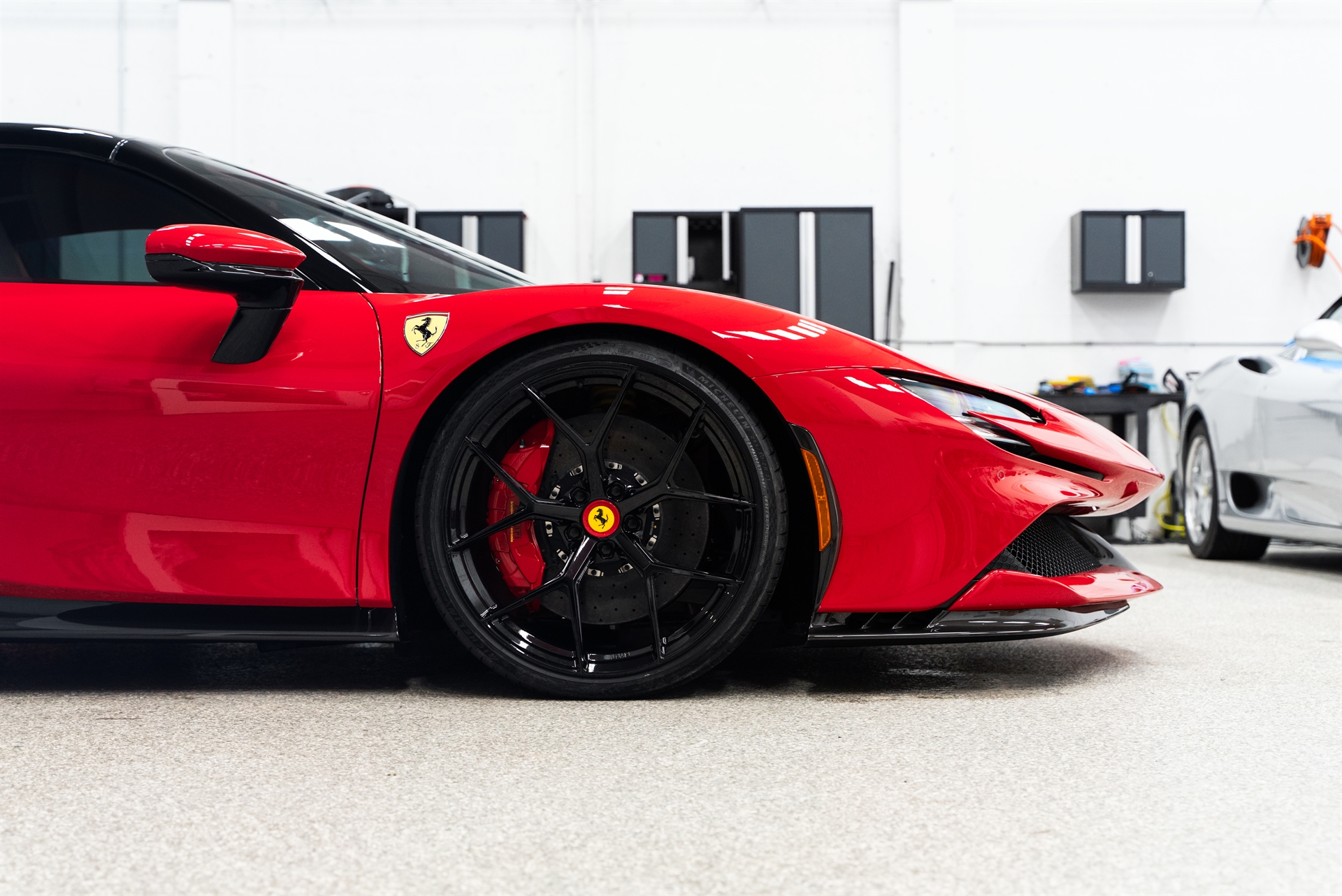 Ferrari SF90 Spider | Rosso Corsa | on Ryft R-5Y | Gloss Black