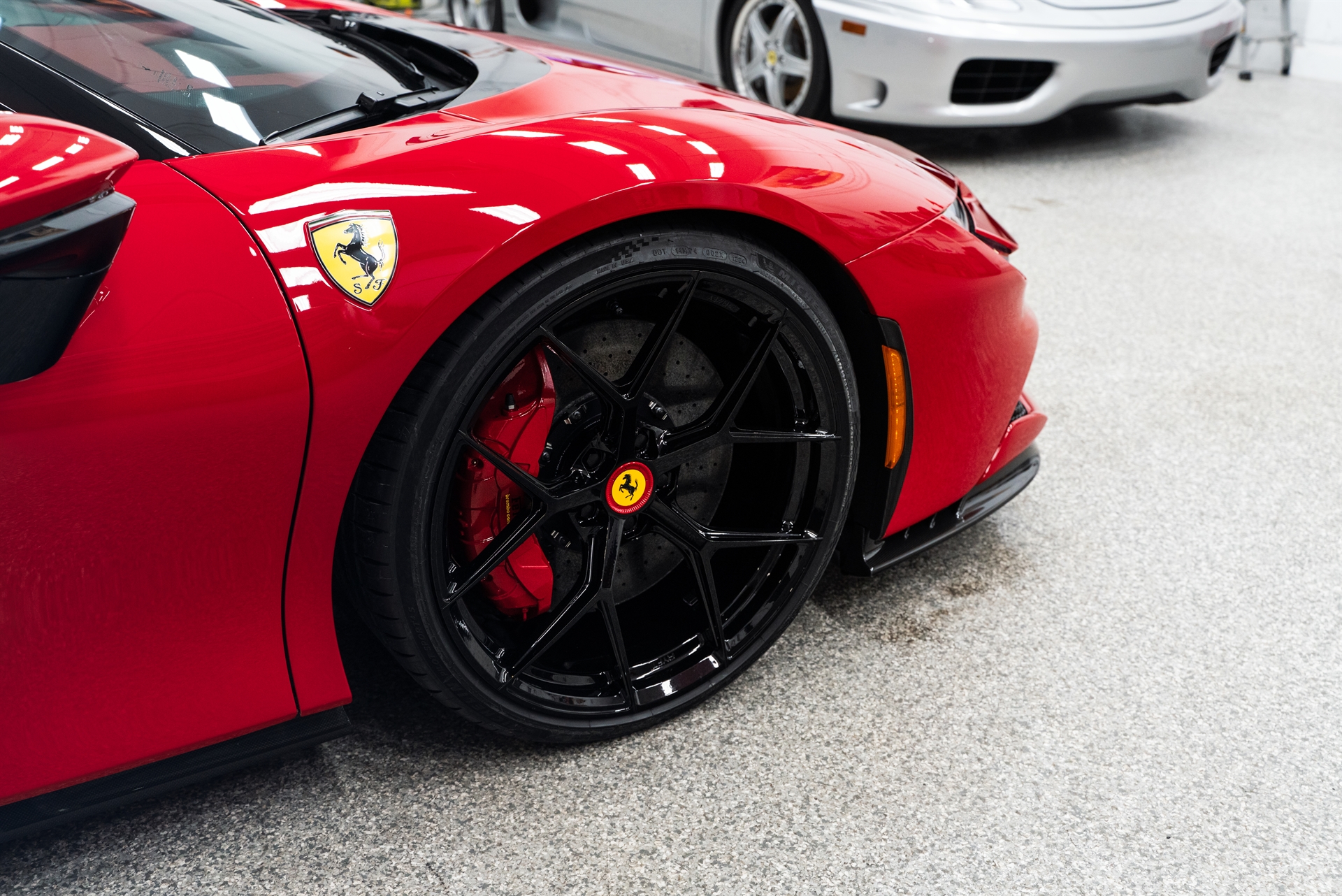 Ferrari SF90 Spider | Rosso Corsa | on Ryft R-5Y | Gloss Black