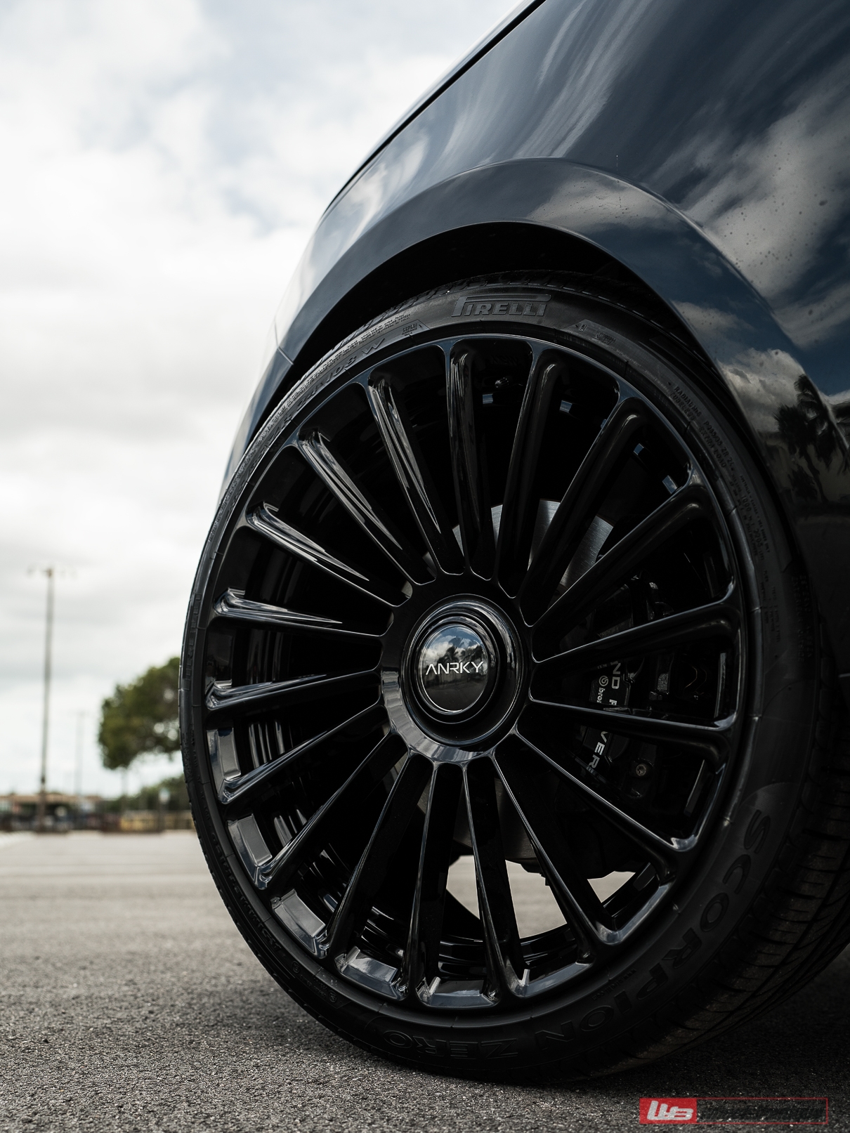 Range Rover  | | on ANRKY RF-182 | Gloss Black