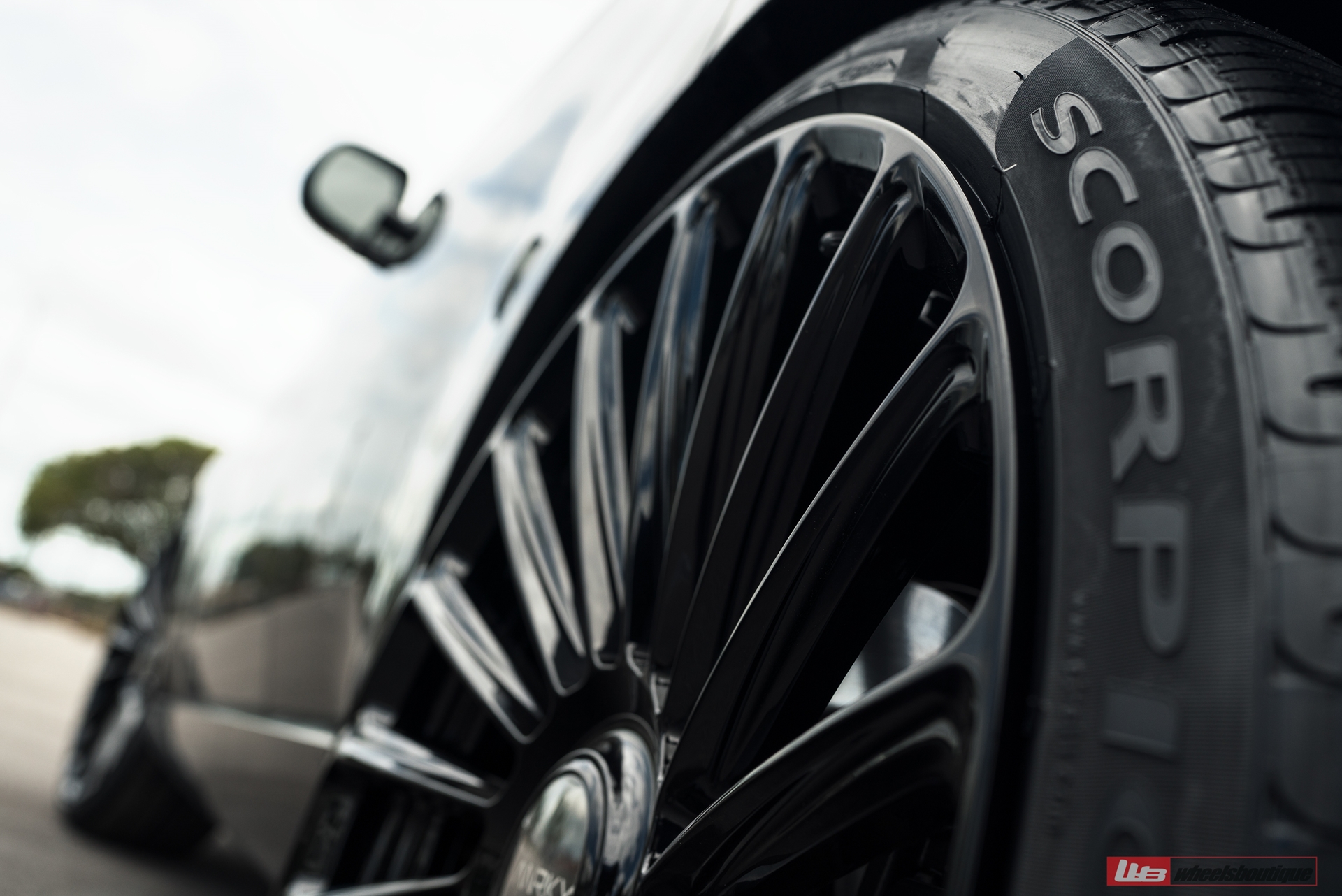 Range Rover  | | on ANRKY RF-182 | Gloss Black