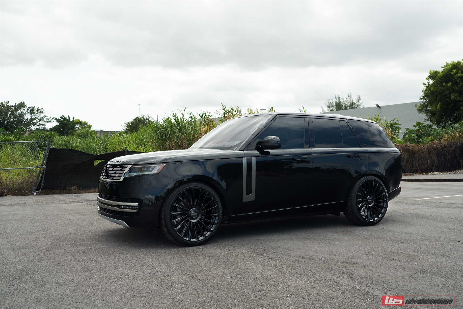 Range Rover  | | on ANRKY RF-182 | Gloss Black