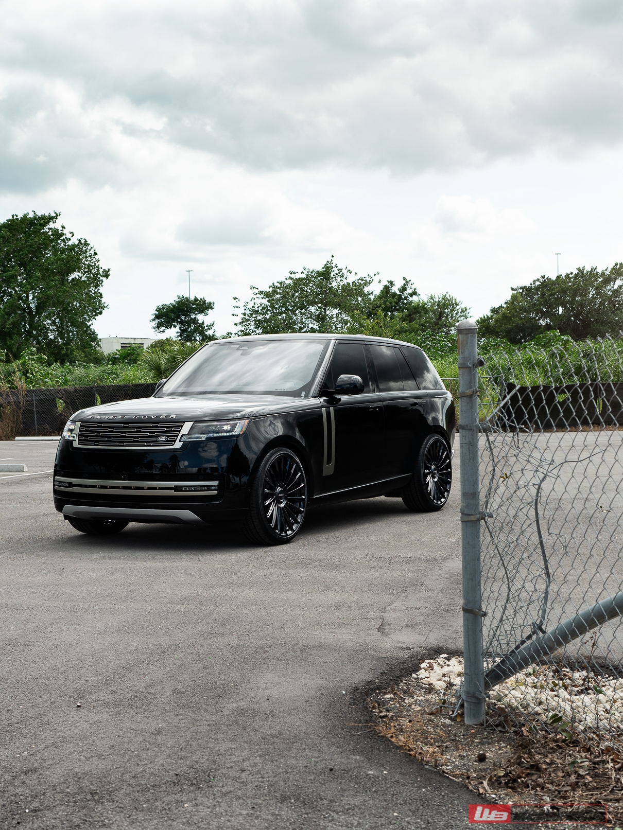 Range Rover  | | on ANRKY RF-182 | Gloss Black