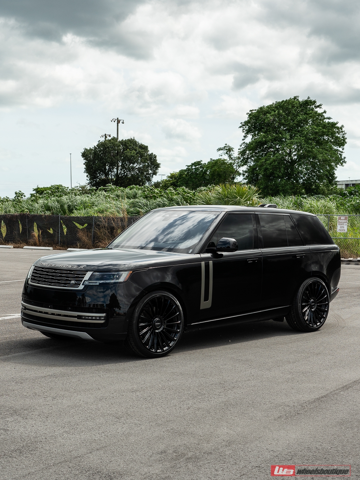 Range Rover  | | on ANRKY RF-182 | Gloss Black