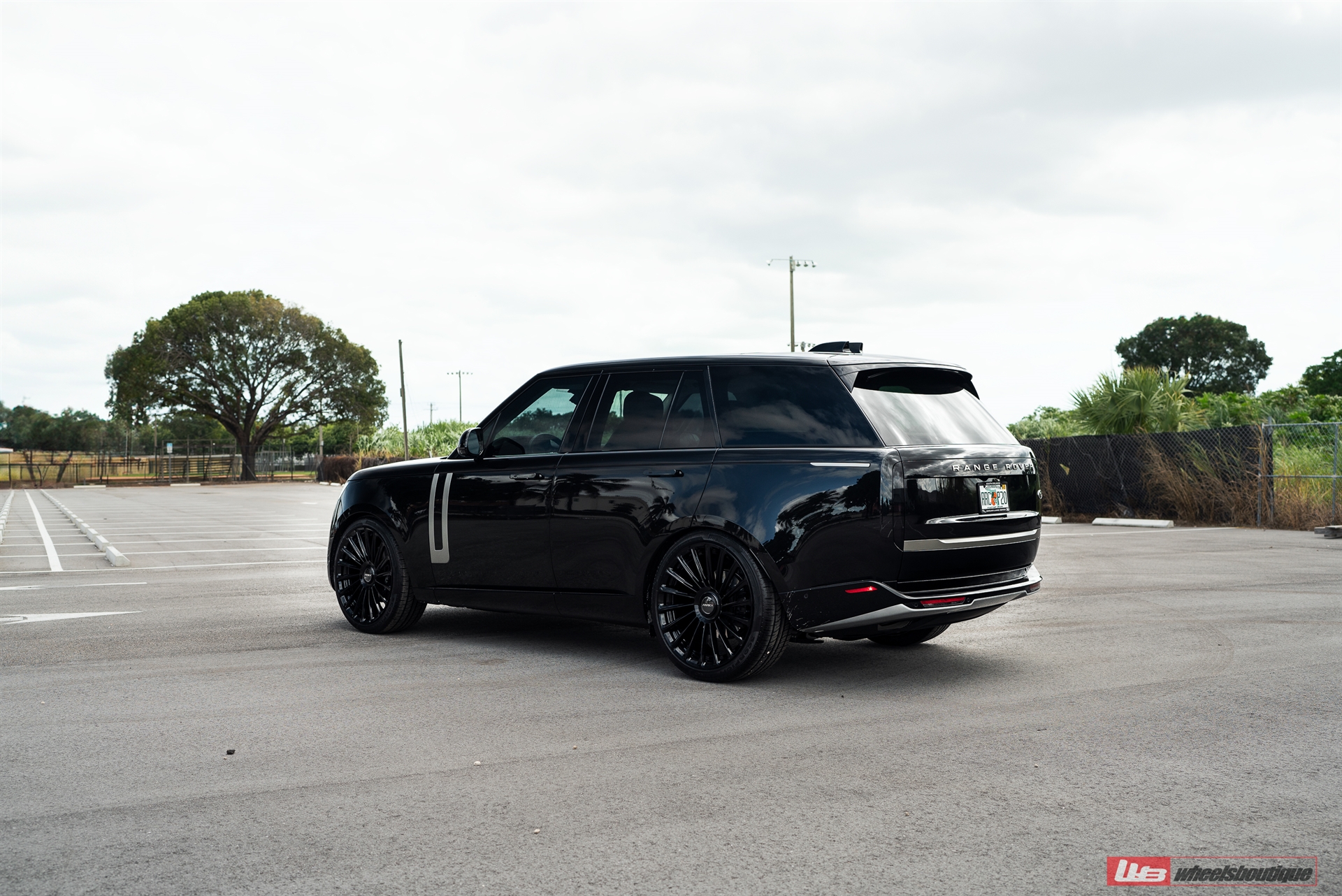 Range Rover  | | on ANRKY RF-182 | Gloss Black