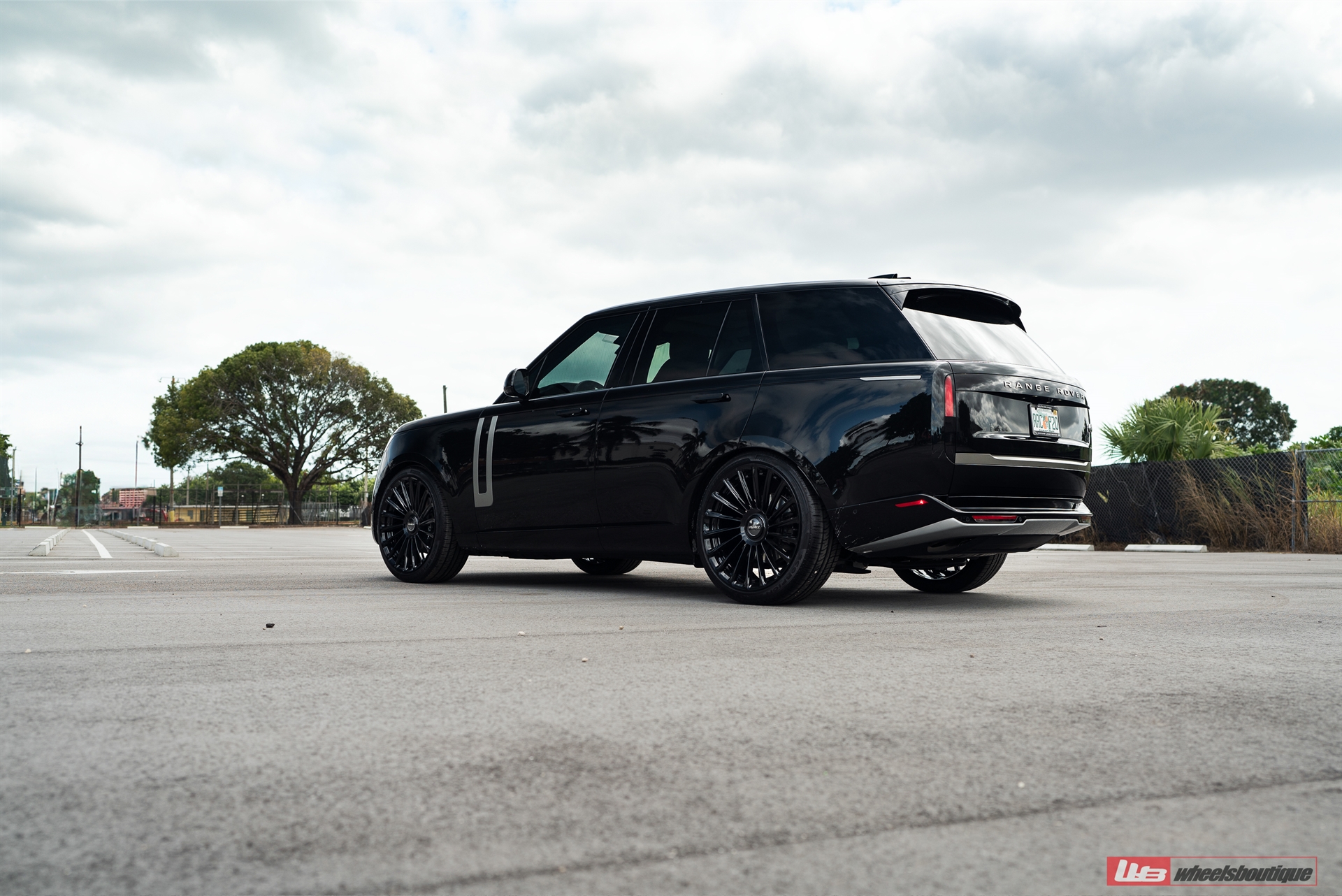 Range Rover  | | on ANRKY RF-182 | Gloss Black