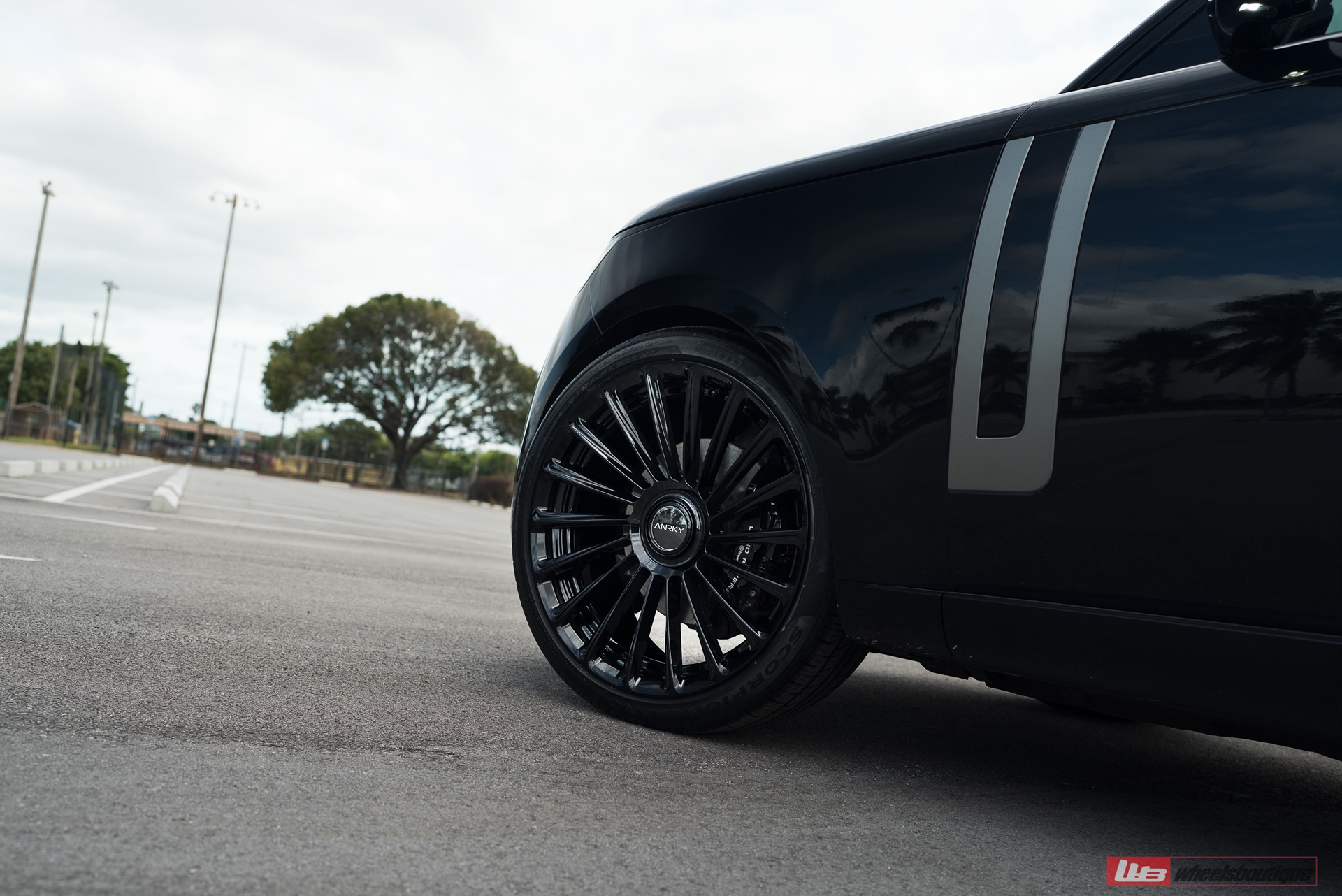 Range Rover  | | on ANRKY RF-182 | Gloss Black