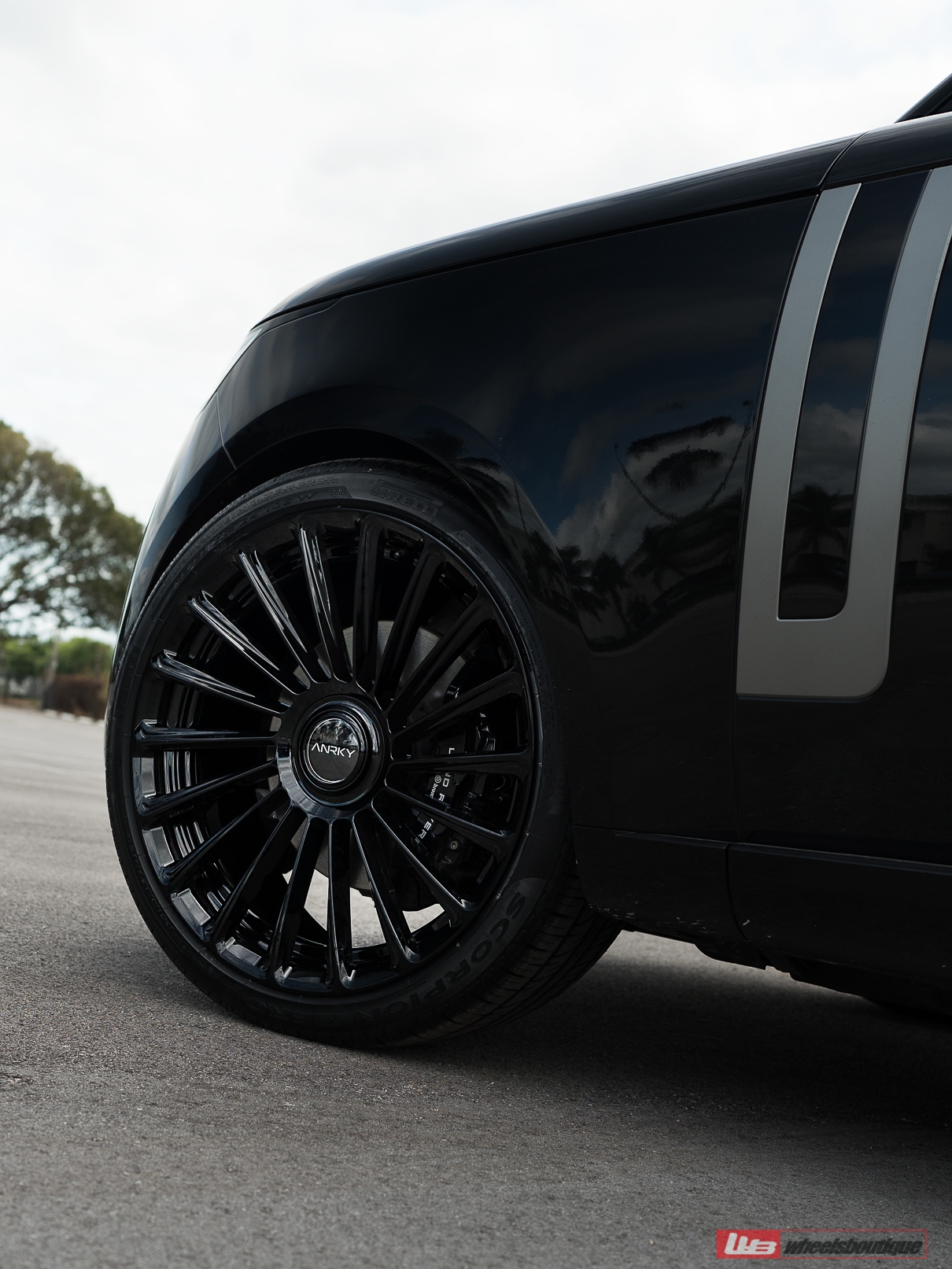 Range Rover  | | on ANRKY RF-182 | Gloss Black