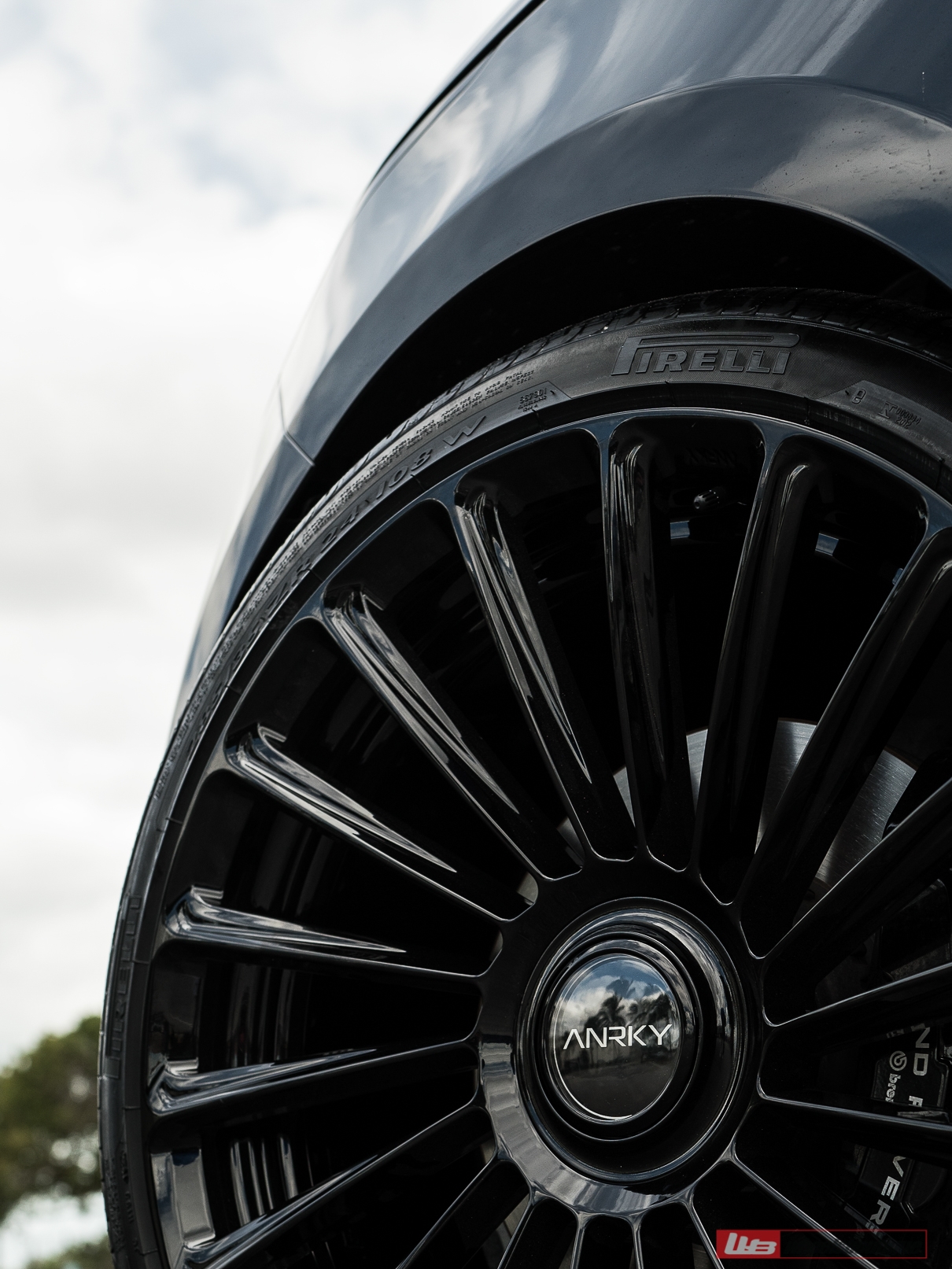 Range Rover  | | on ANRKY RF-182 | Gloss Black