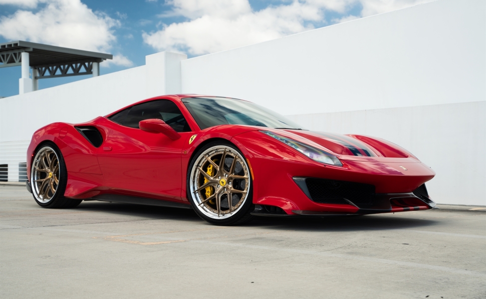 Ferrari 488 Pista | Rosso Scuderia | on HRE S101SC | Brushed Champagne