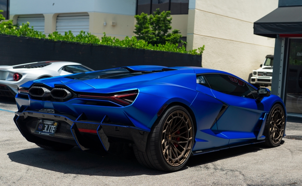 Lamborghini Revuelto | Blu Eleos | on Avant Garde AGL80 | Satin Bronze
