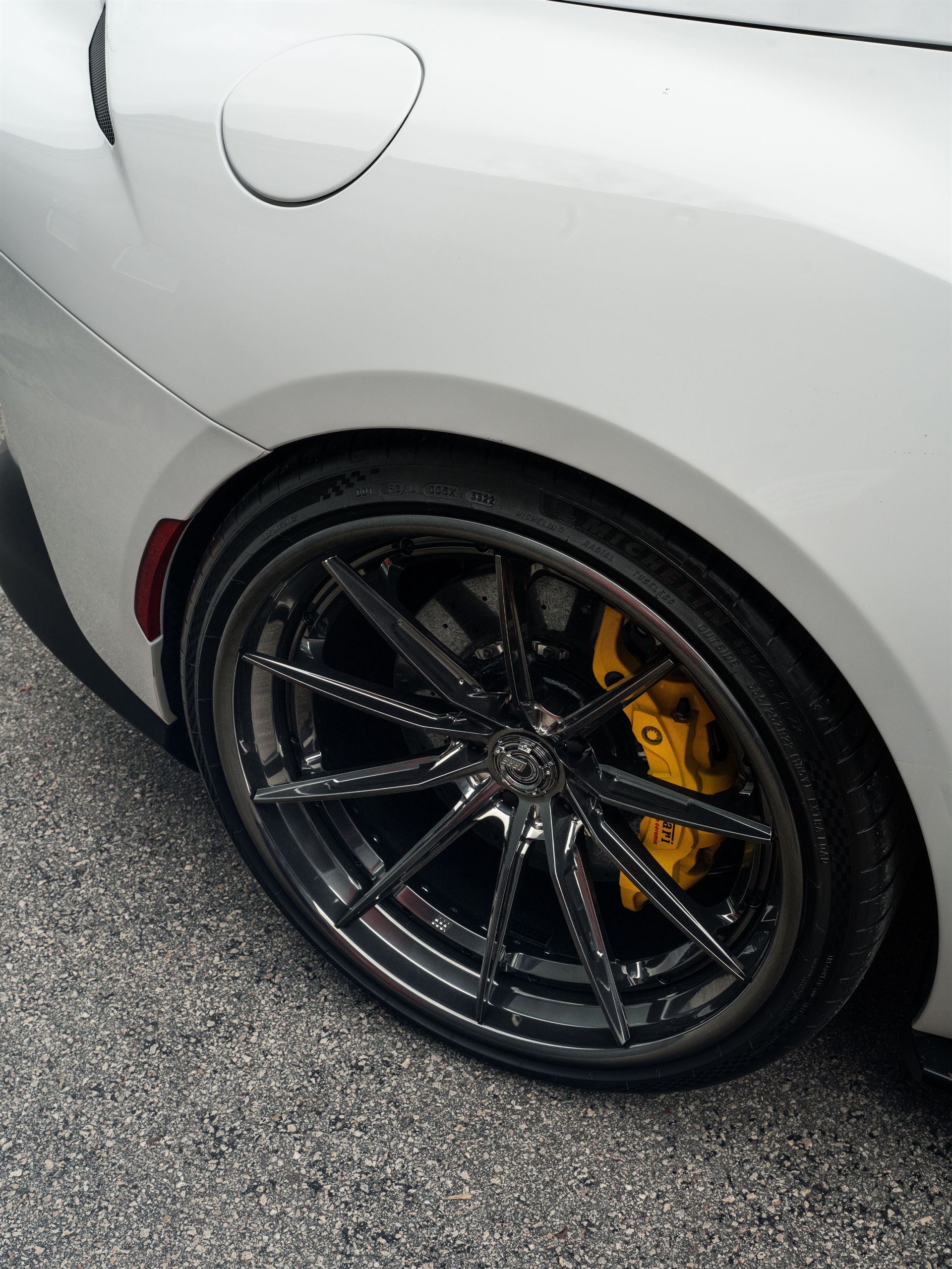 Ferrari 812 GTS | Bianco Avus | on 1886 G-010 | Polished Smoke