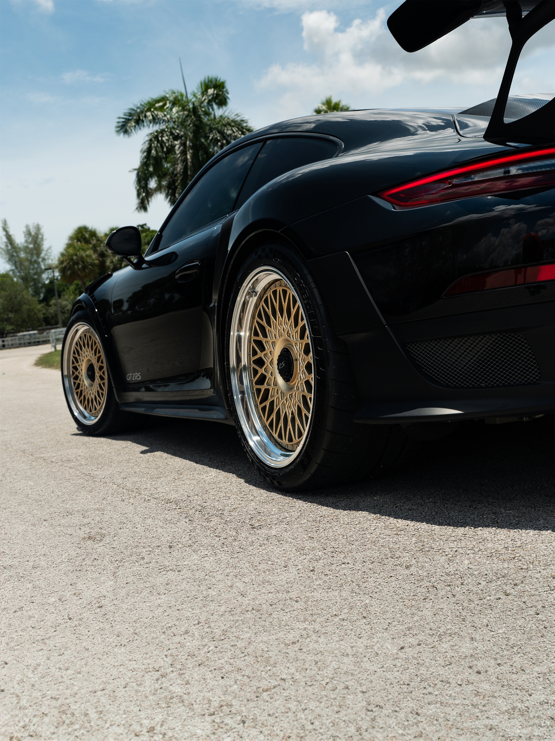 Porsche 991 GT2 RS | Black | On HRE 501 FMR | Frozen Polished Gold            