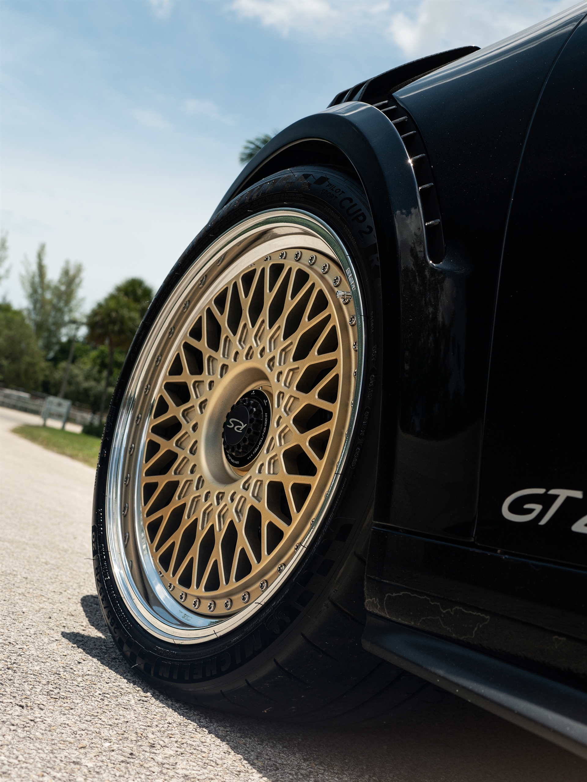 Porsche 991 GT2 RS | Black | On HRE 501 FMR | Frozen Polished Gold            