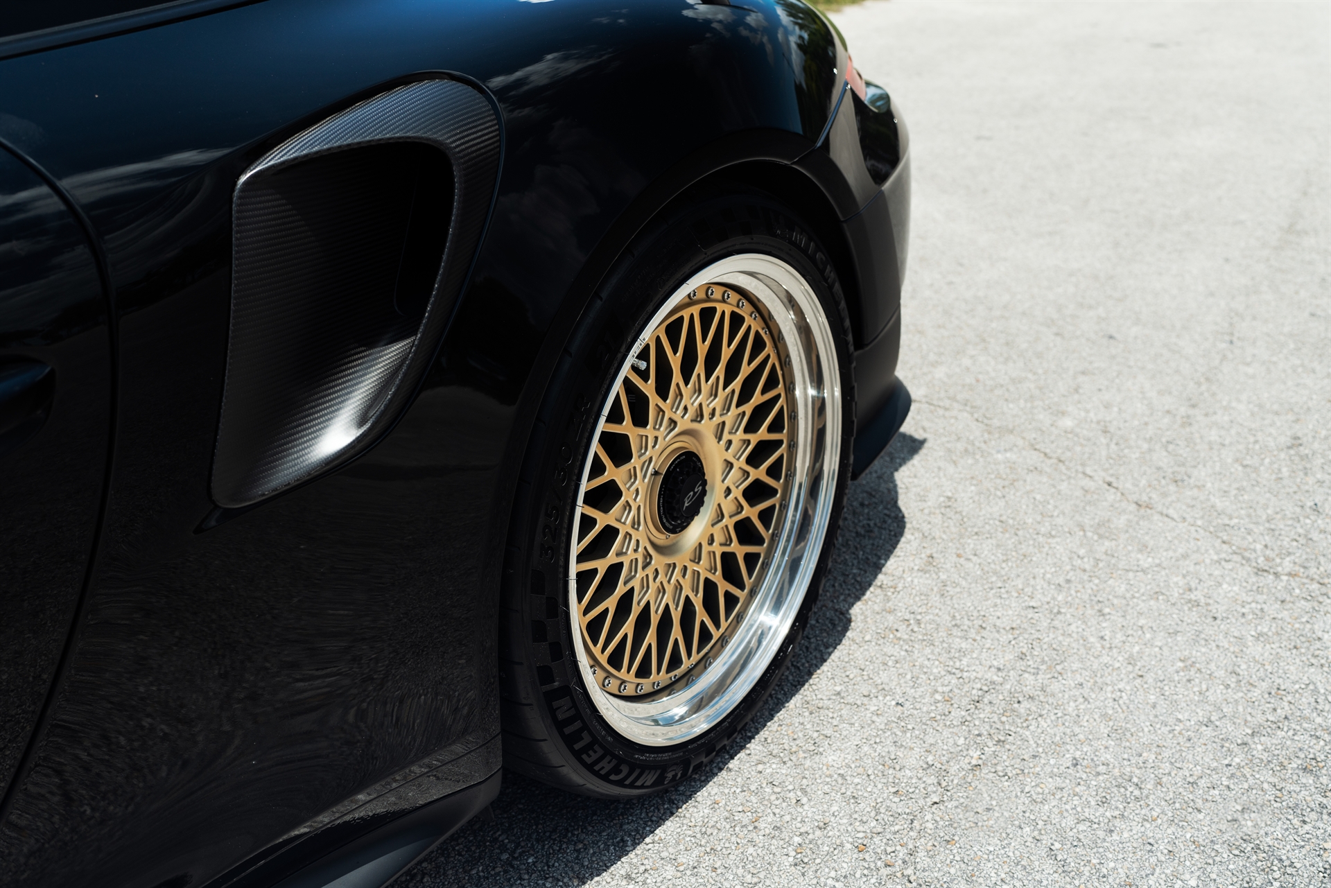 Porsche 991 GT2 RS | Black | On HRE 501 FMR | Frozen Polished Gold            