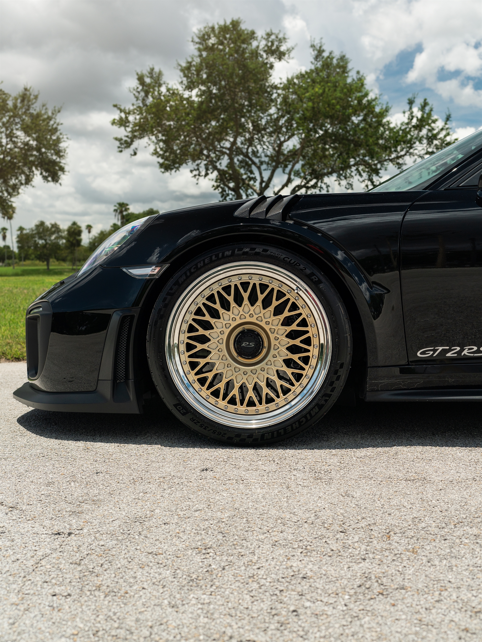 Porsche 991 GT2 RS | Black | On HRE 501 FMR | Frozen Polished Gold            
