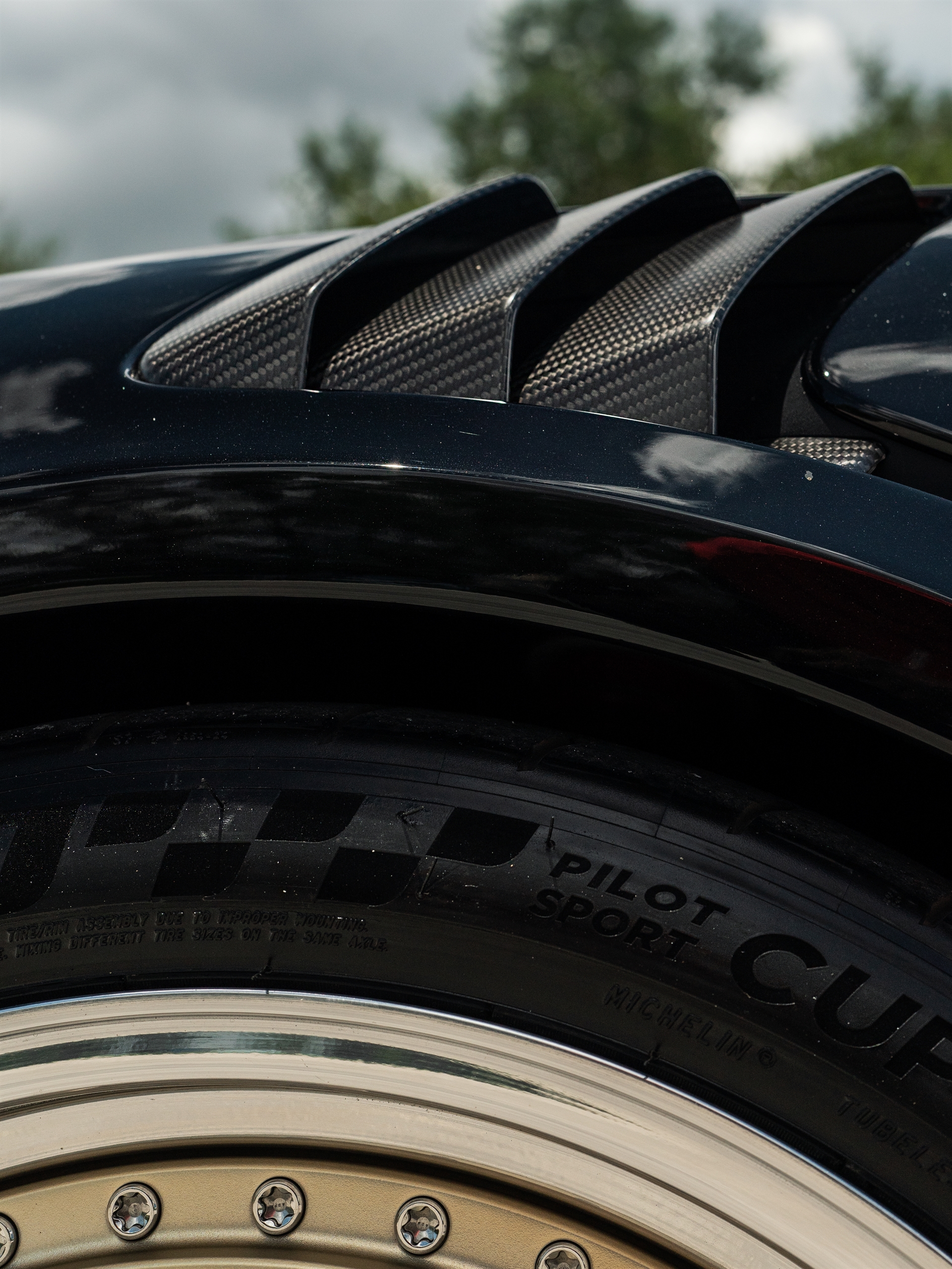 Porsche 991 GT2 RS | Black | On HRE 501 FMR | Frozen Polished Gold            