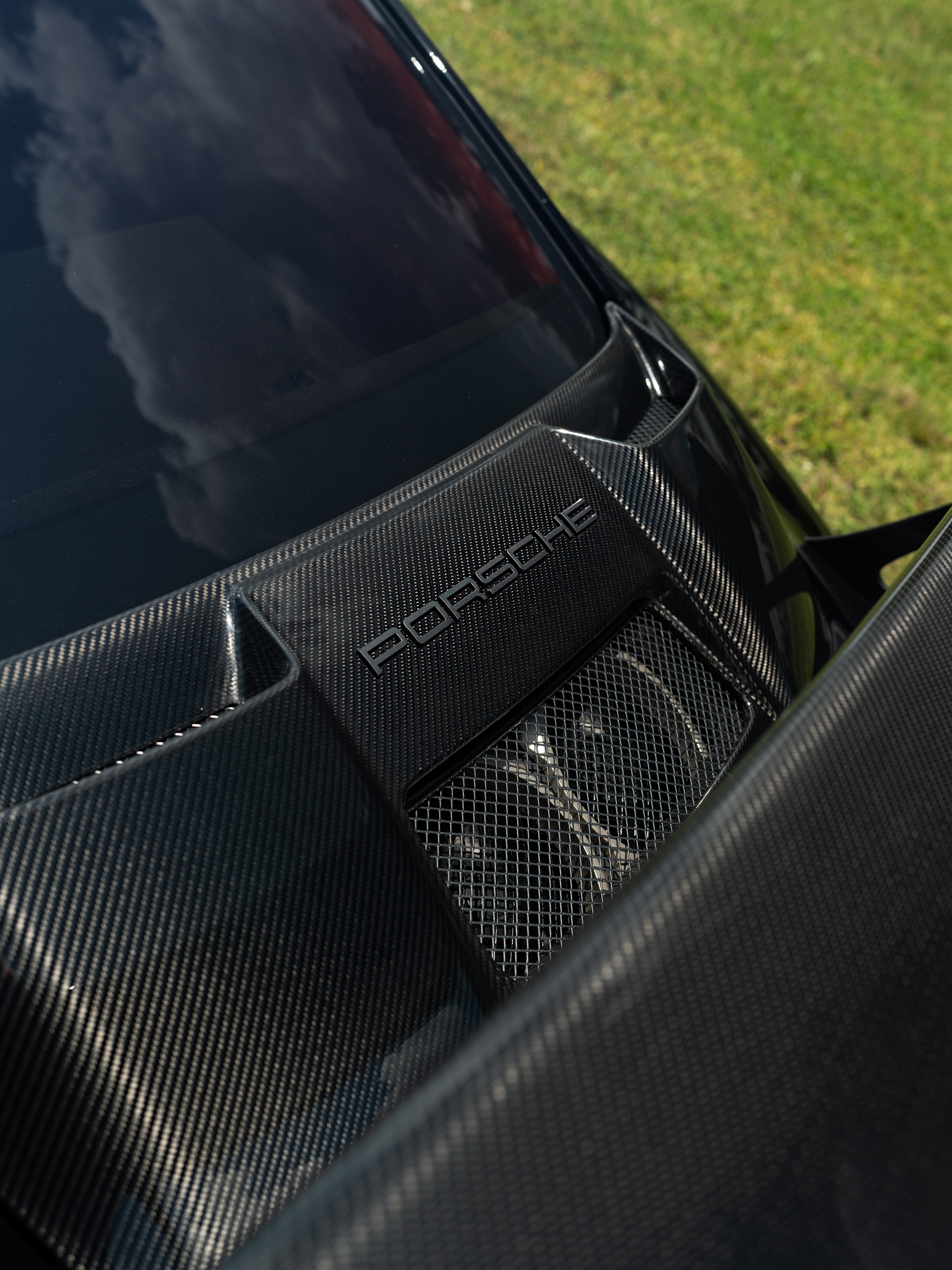 Porsche 991 GT2 RS | Black | On HRE 501 FMR | Frozen Polished Gold            