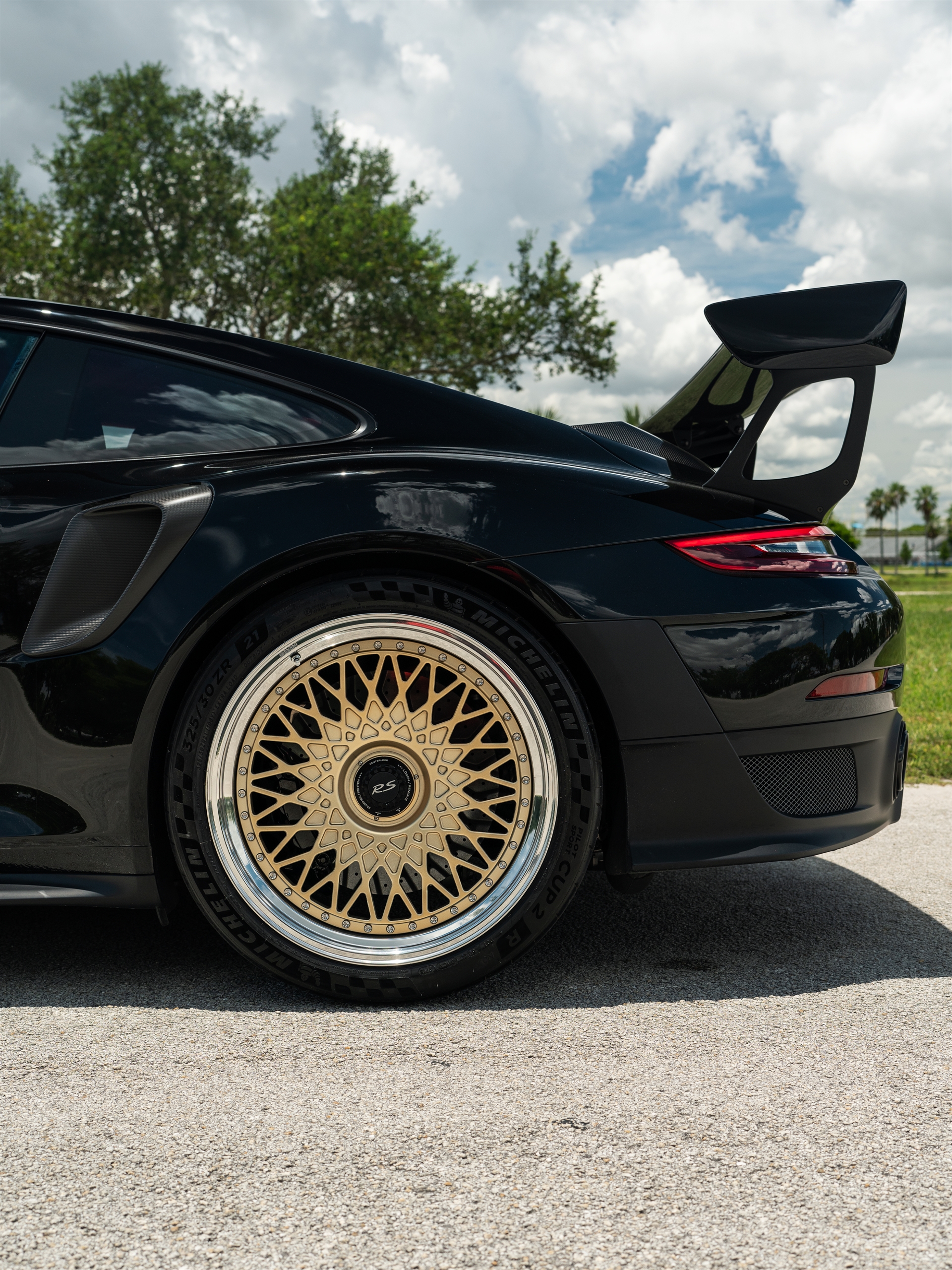 Porsche 991 GT2 RS | Black | On HRE 501 FMR | Frozen Polished Gold            