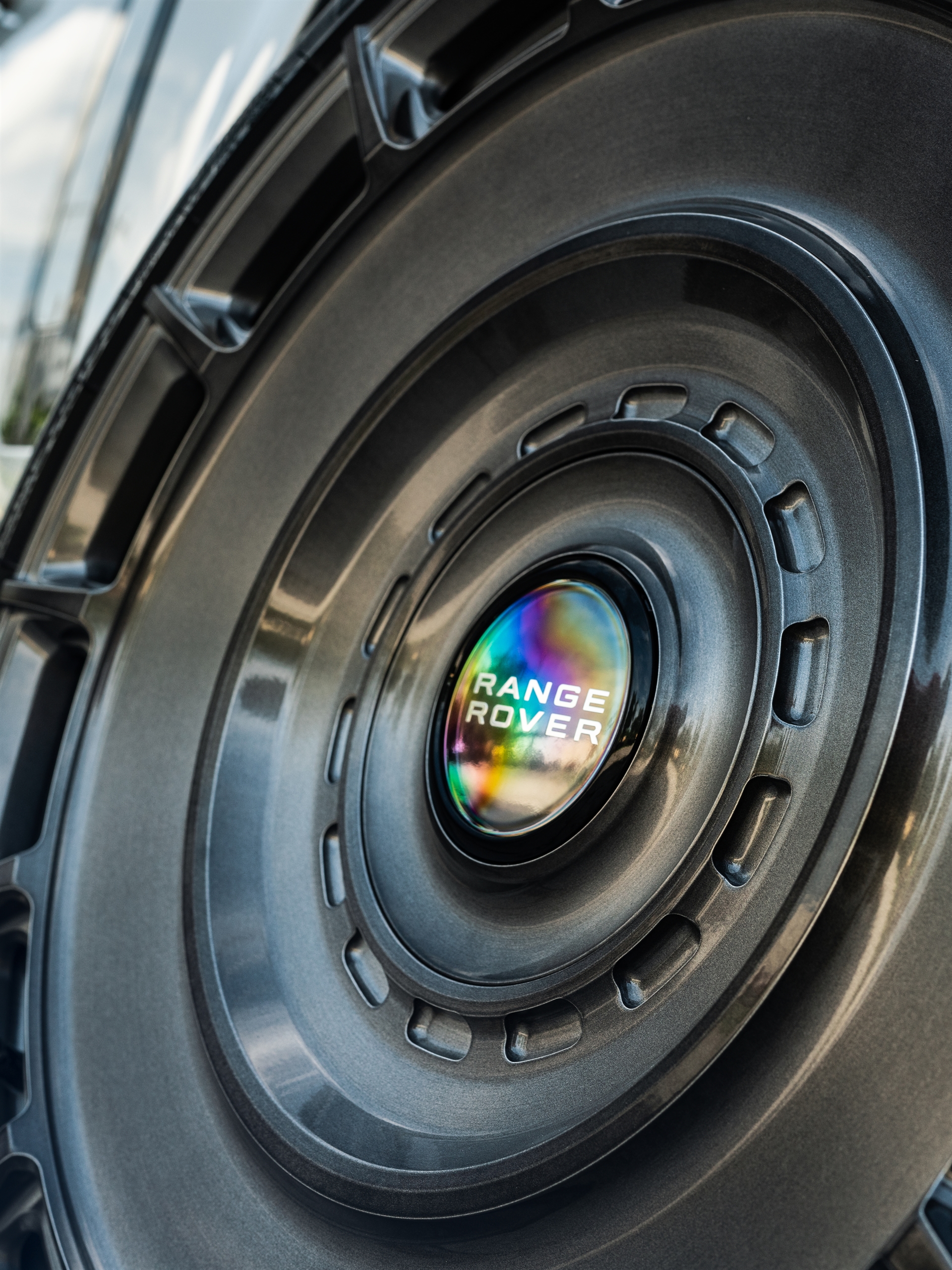 Range Rover | Ethereal Frost Silver | on Urban Automotive UV-7: Brushed Dark Smoke