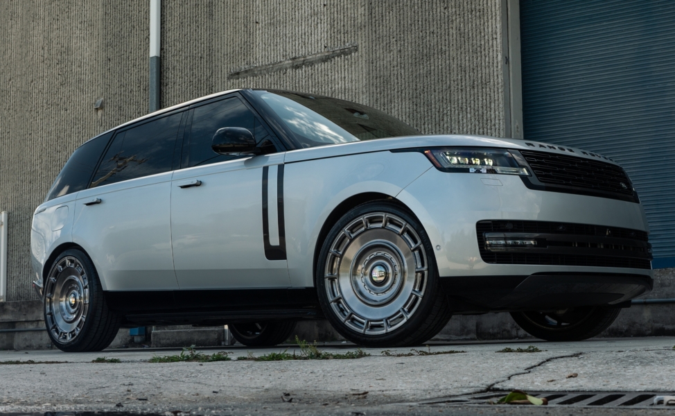 Range Rover | Ethereal Frost Silver | on Urban Automotive UV-7: Brushed Dark Smoke