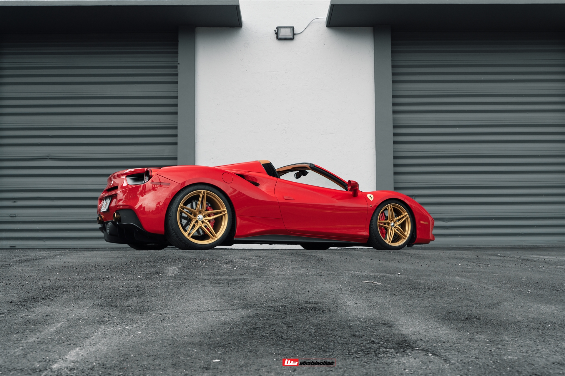 Ferrari 488 Spider | Rosso Corsa | on HRE P107SC | Frozen Polished Gold