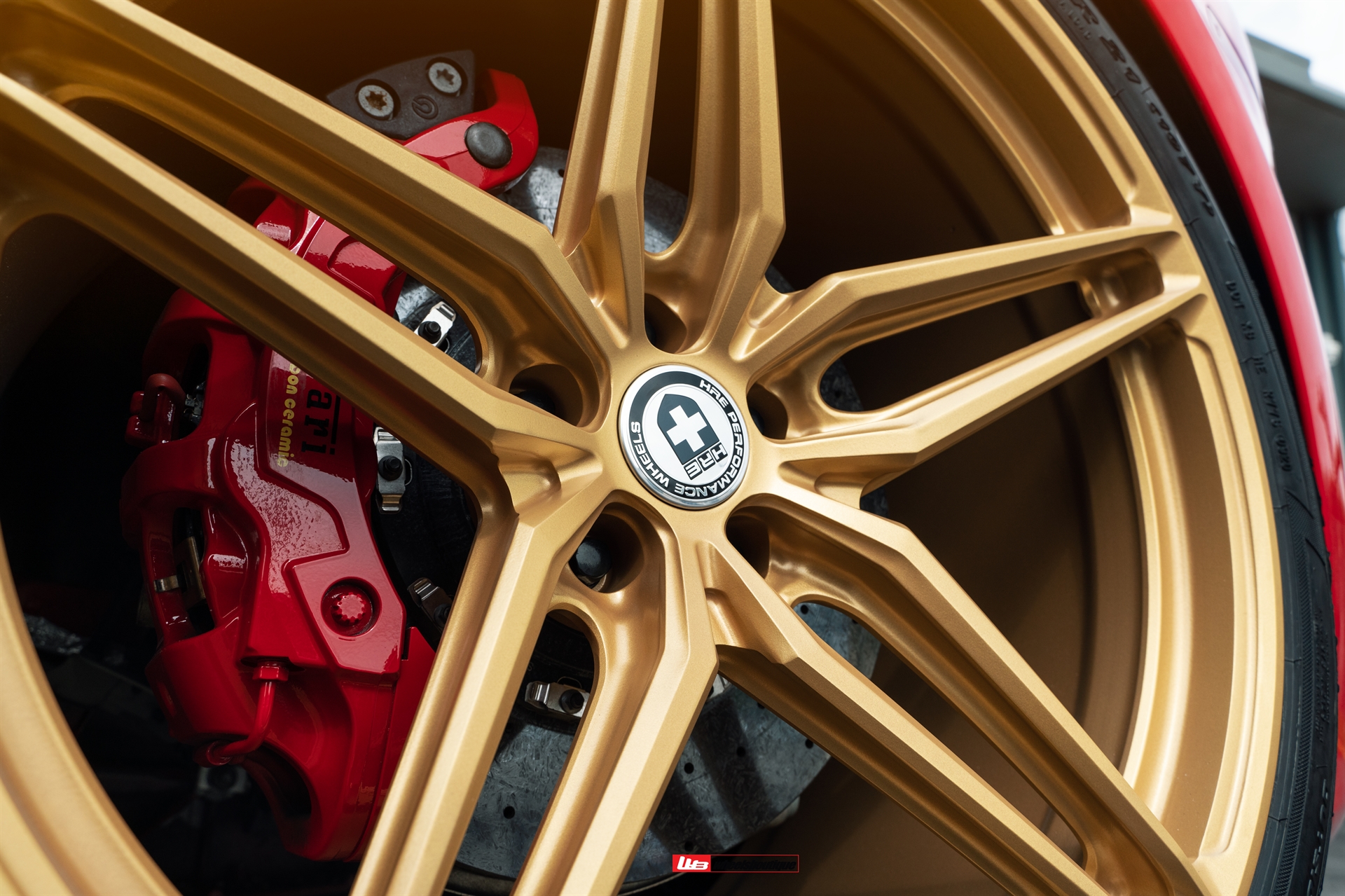 Ferrari 488 Spider | Rosso Corsa | on HRE P107SC | Frozen Polished Gold