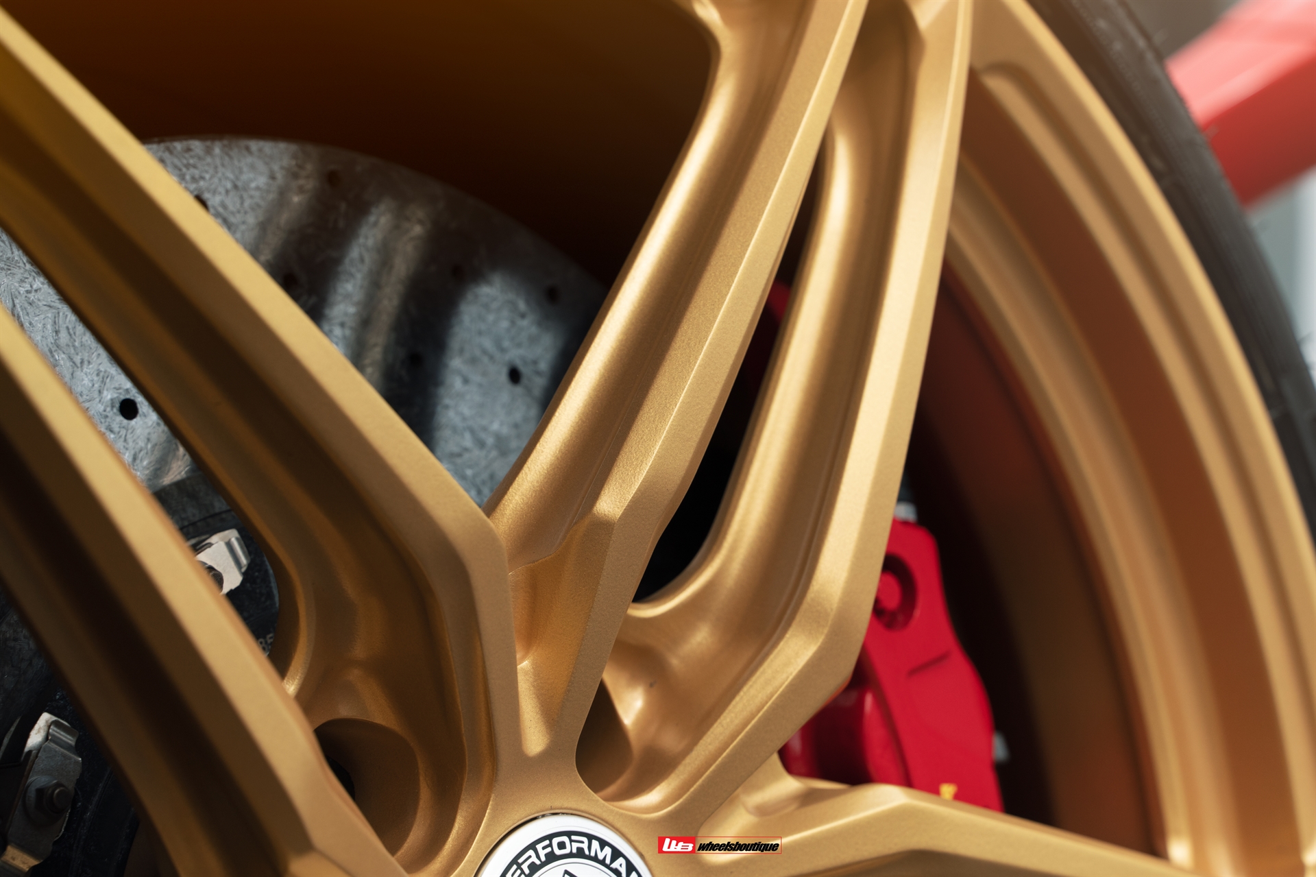 Ferrari 488 Spider | Rosso Corsa | on HRE P107SC | Frozen Polished Gold