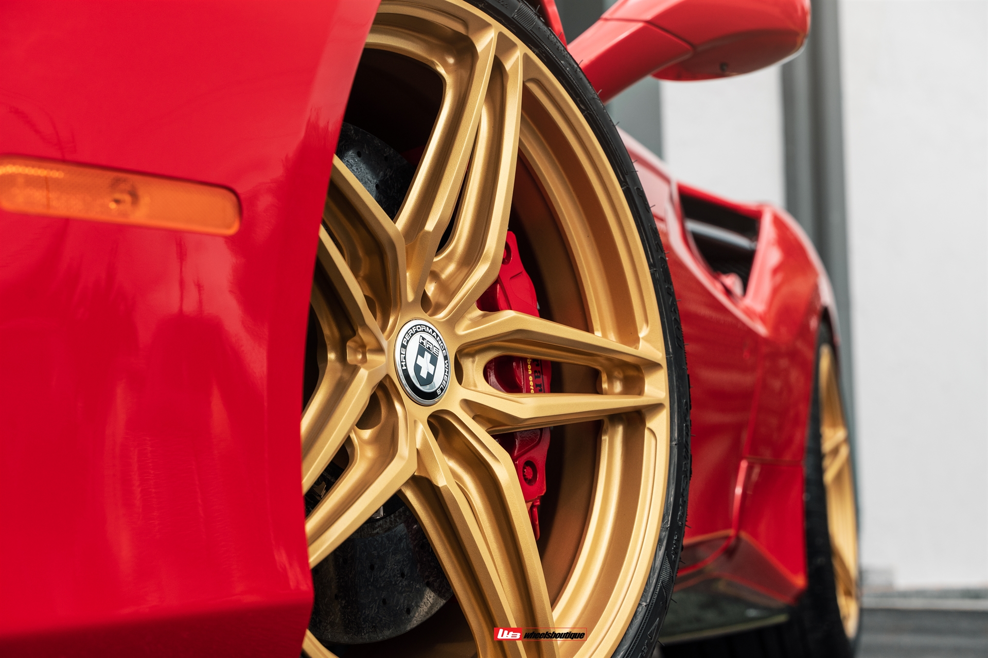 Ferrari 488 Spider | Rosso Corsa | on HRE P107SC | Frozen Polished Gold