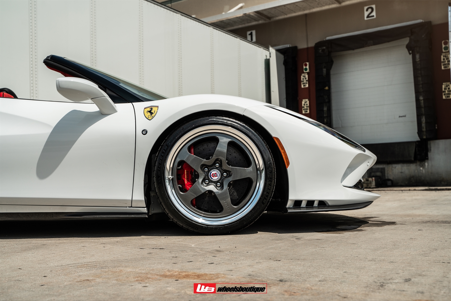 Novitec F8 Spider | Bianco Avus | HRE 527 FMR | Gloss Charcoal