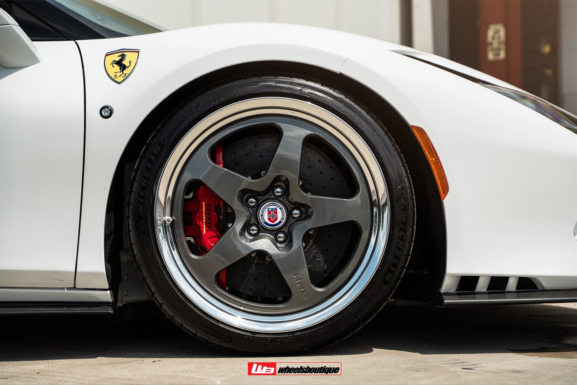 Novitec F8 Spider | Bianco Avus | HRE 527 FMR | Gloss Charcoal