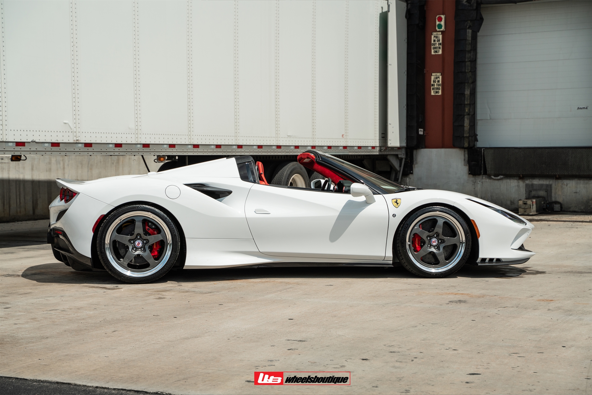 Novitec F8 Spider | Bianco Avus | HRE 527 FMR | Gloss Charcoal