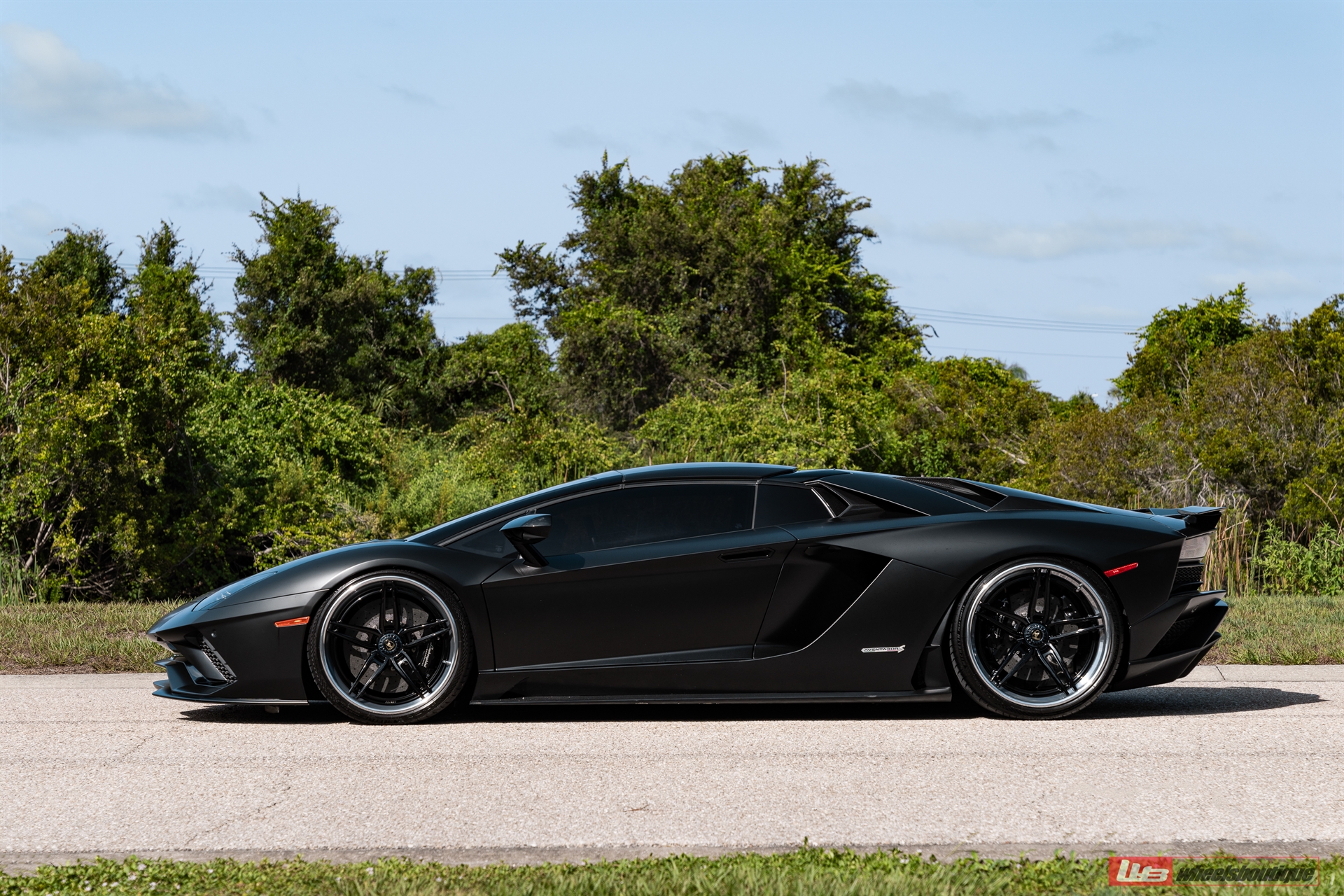 Lamborghini Aventador S | | on ANRKY AN37 | Gloss Black