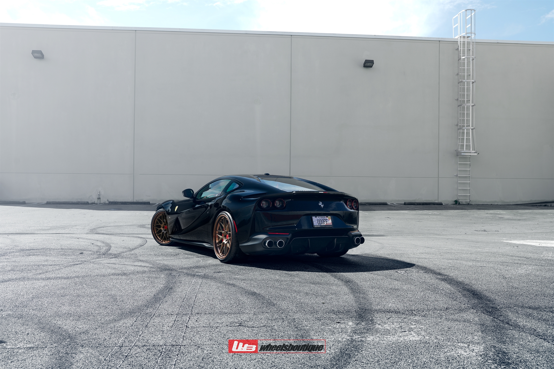 Ferrari 812 | Nero | on HRE RS100 | Polished Bronze