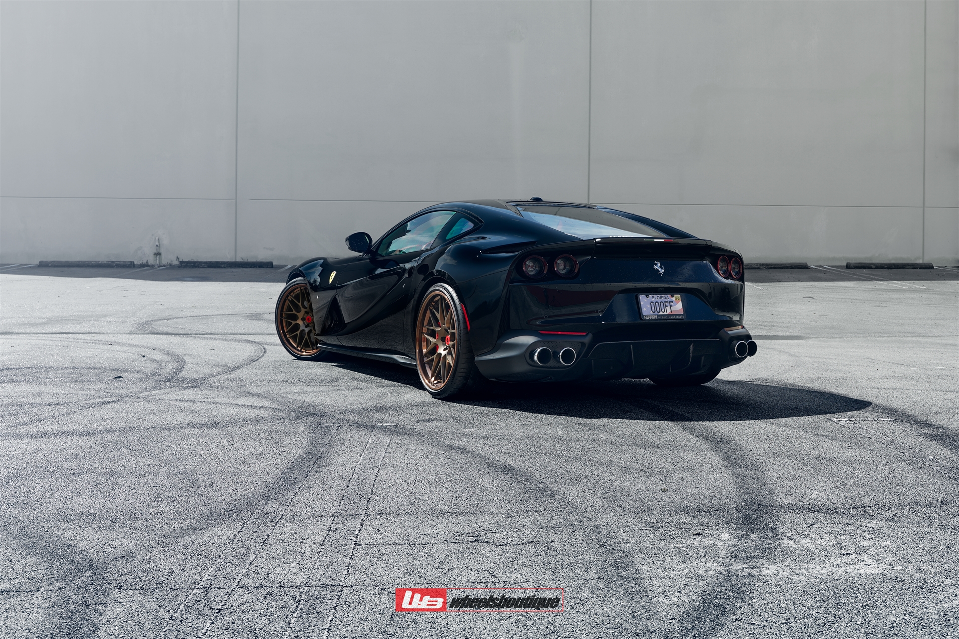 Ferrari 812 | Nero | on HRE RS100 | Polished Bronze