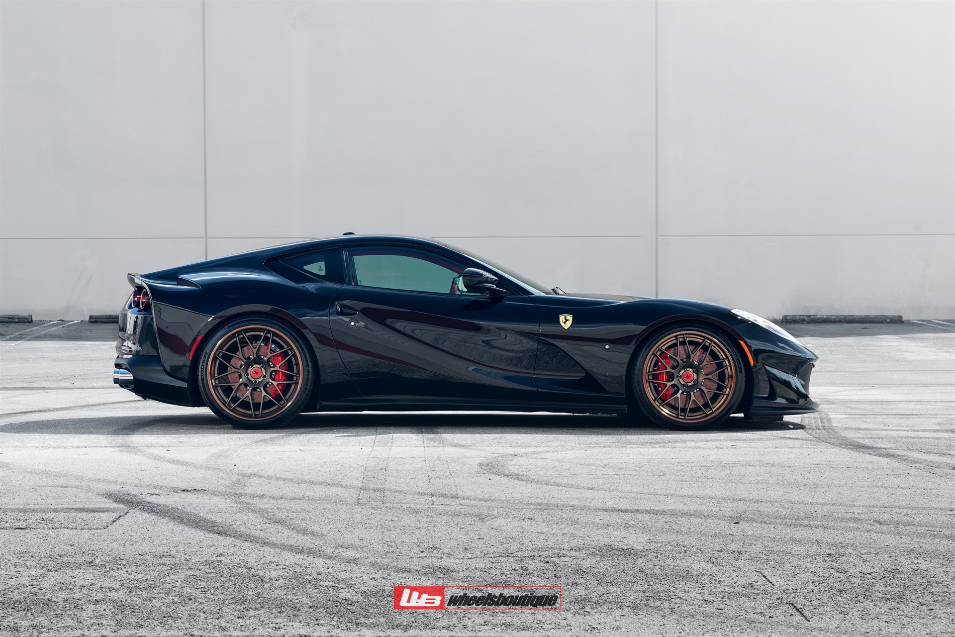 Ferrari 812 | Nero | on HRE RS100 | Polished Bronze